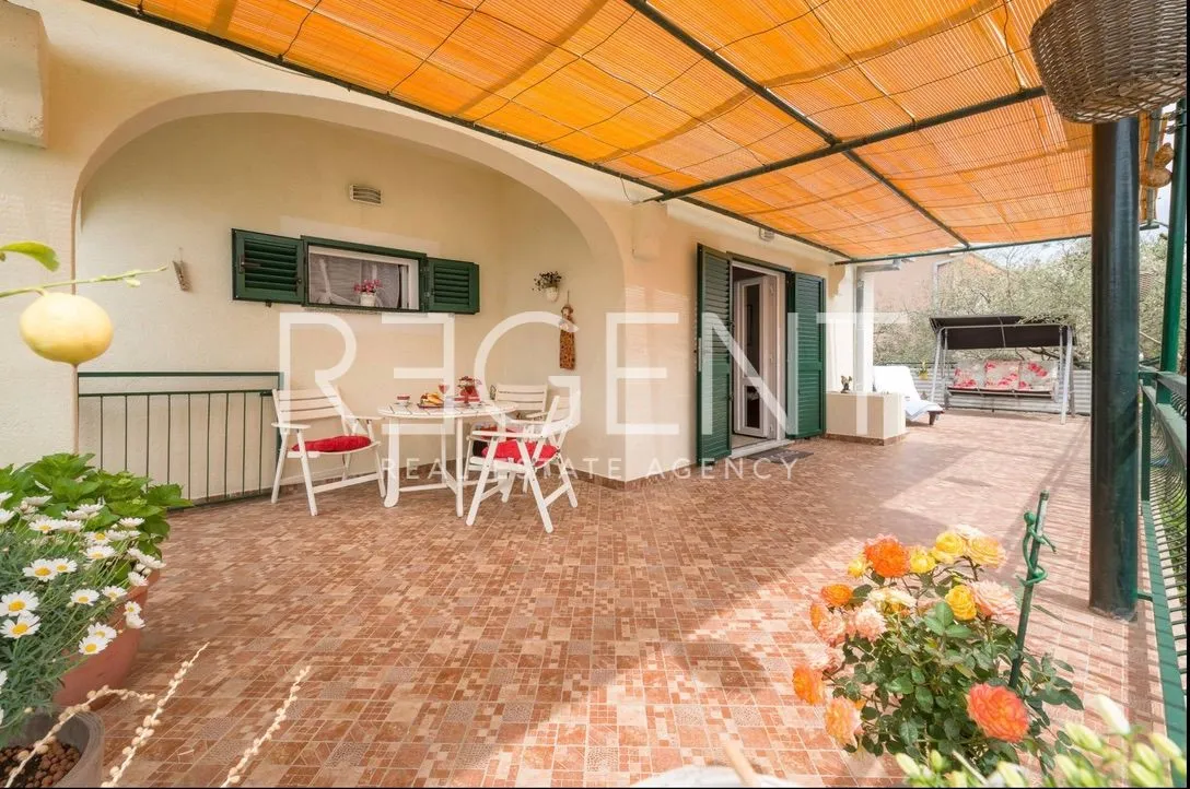 Sevid na moru, Kuća 118 m² — 3SS, dvorište, 100 m od mora - Sevid, Marina