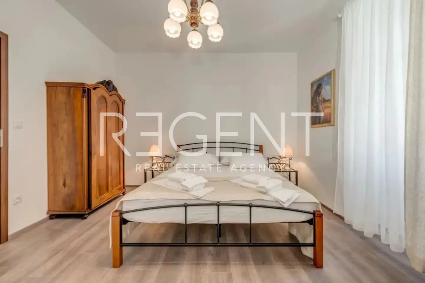 trogir, centar- kamena kuća 174 m2 - slika 11