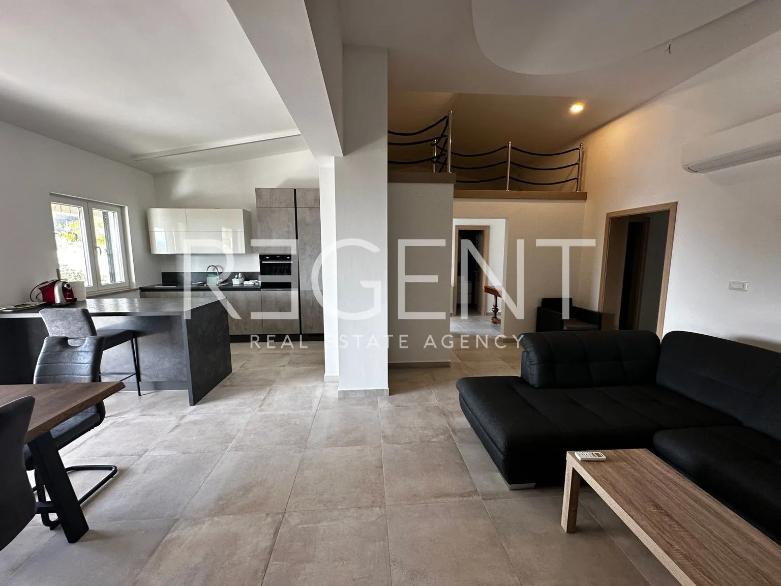 split, podstrana - kuća sa tri stambene jedinice i pogledom na more 340m2 - slika 14