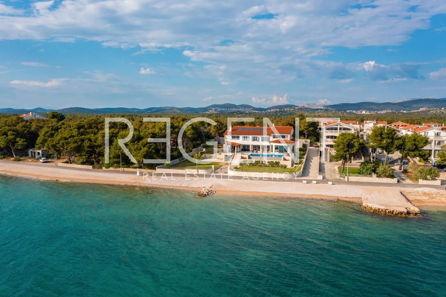 šibenik - prekrasna luksuzna vila uz more 1000 m2 - slika 12