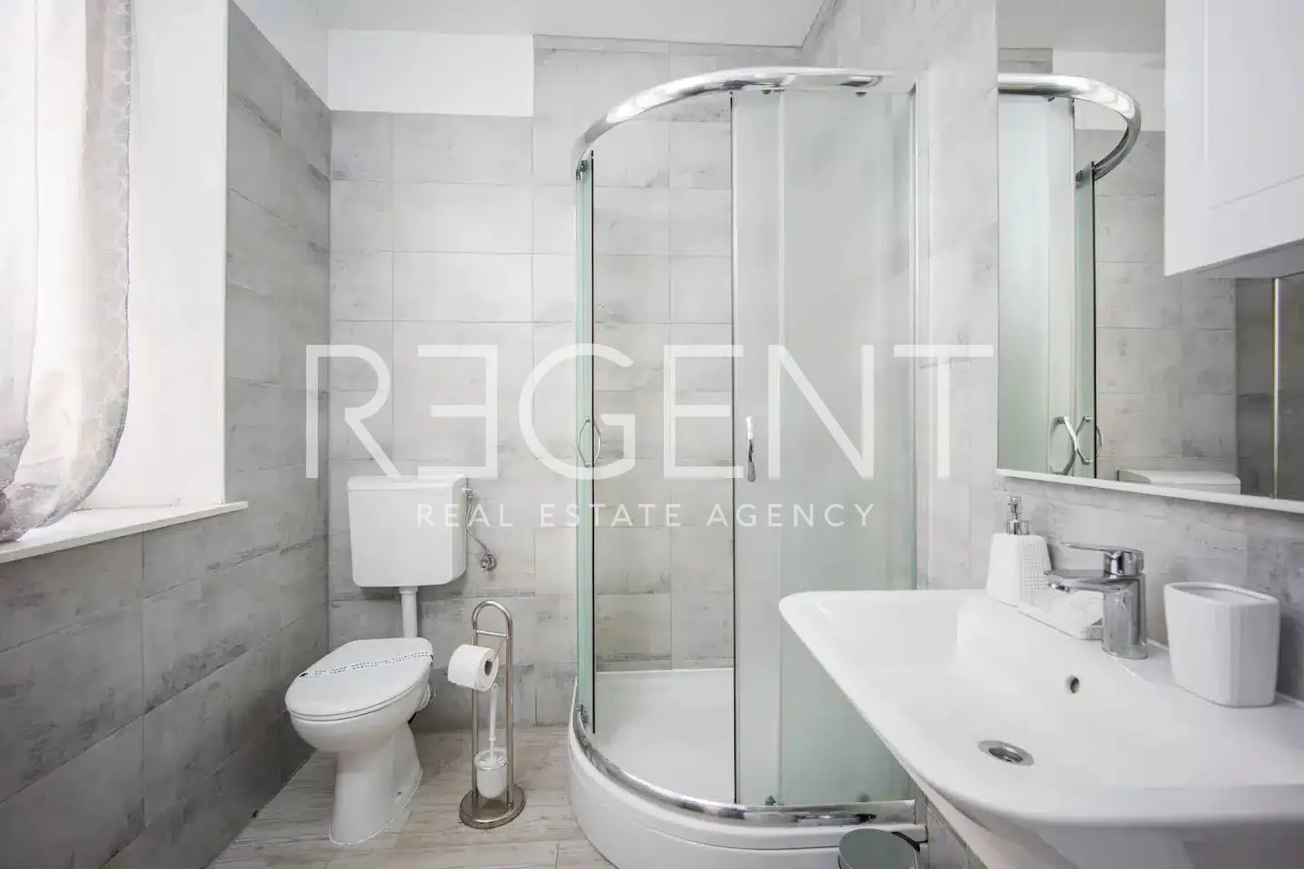 trogir, centar- kamena kuća 174 m2 - slika 9