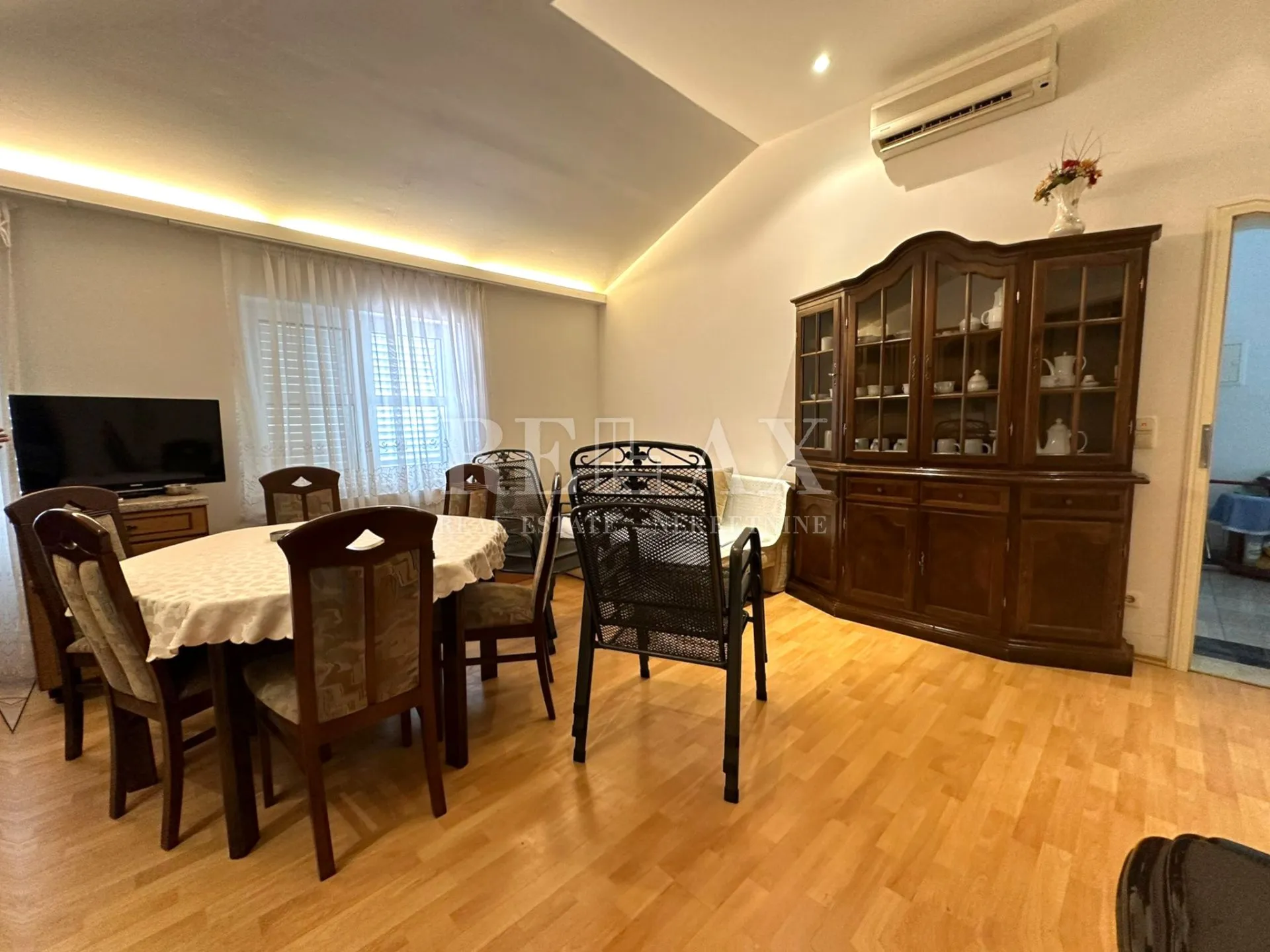 crikvenica- kuća u širem centru sa 7 apartmana - slika 31