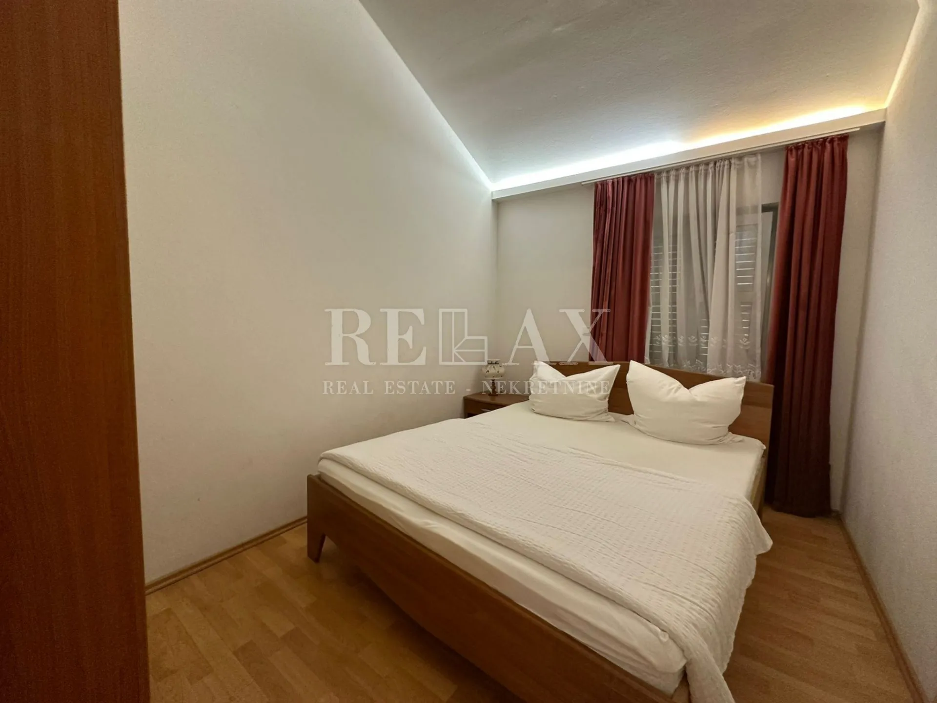 crikvenica- kuća u širem centru sa 7 apartmana - slika 35
