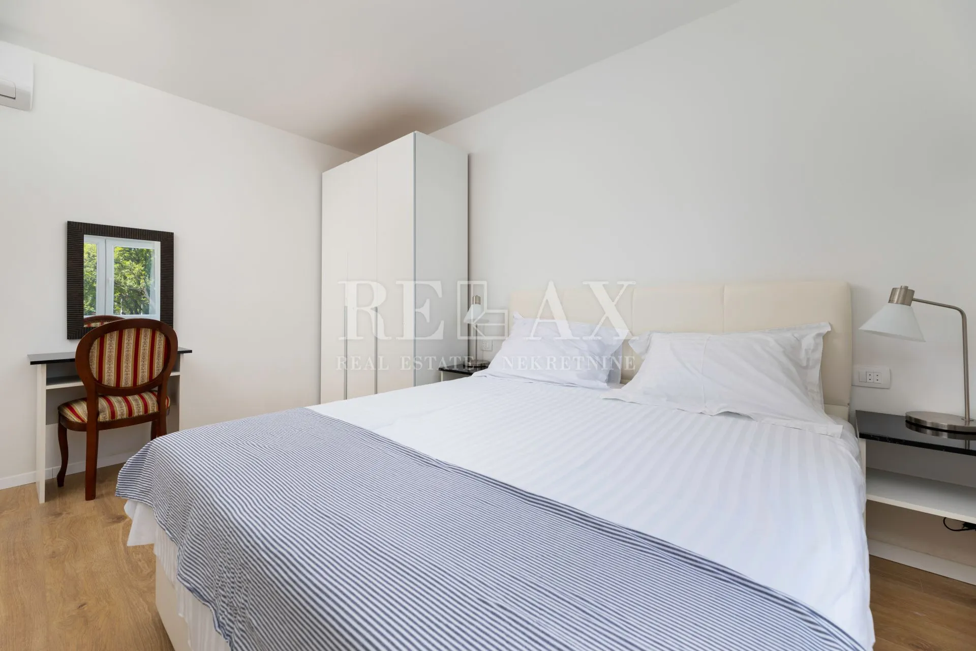 povile - vila s bazenom, nadomak mora - slika 23
