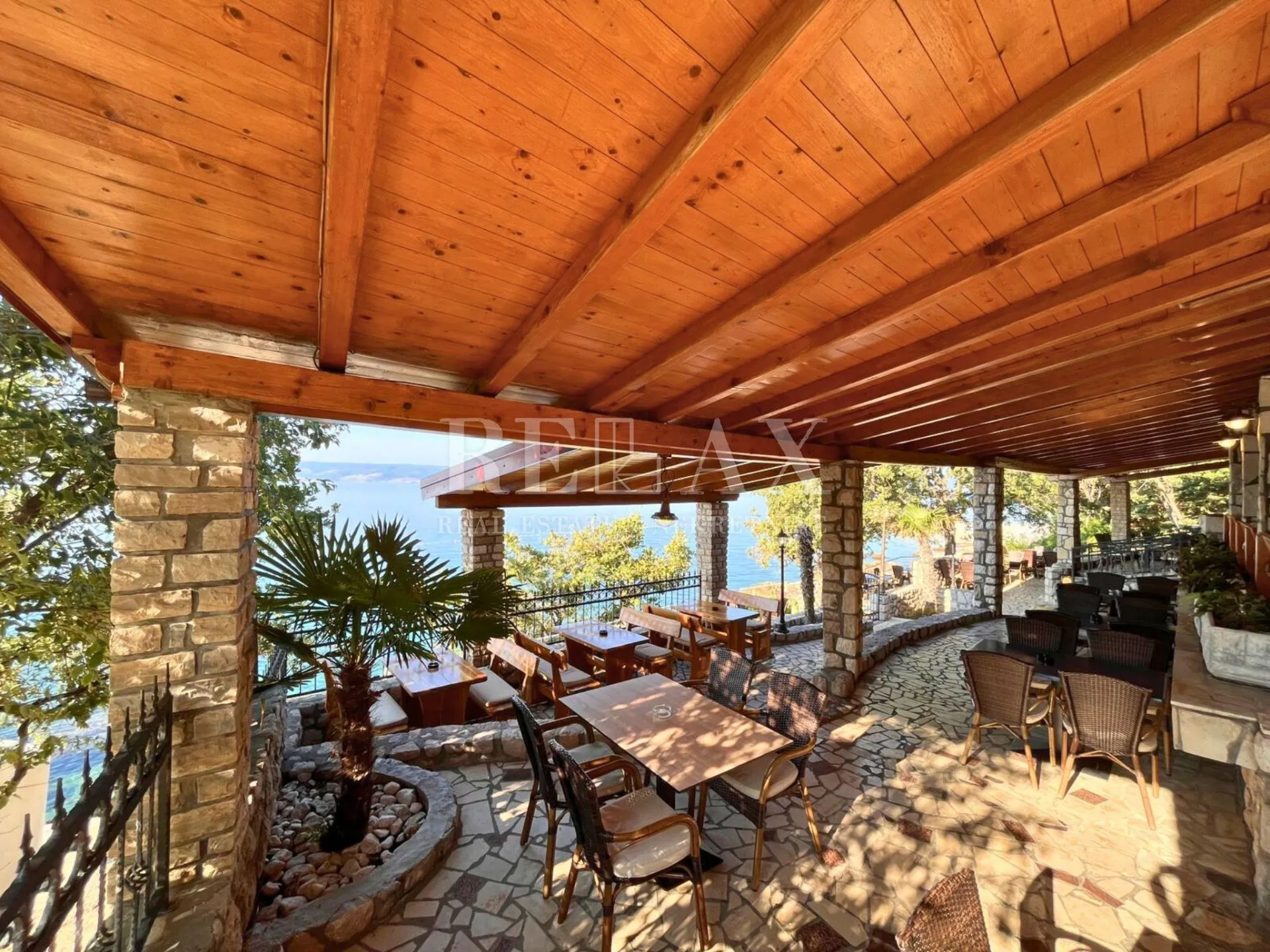 novi vinodolski - restoran u prvom redu do mora - slika 5