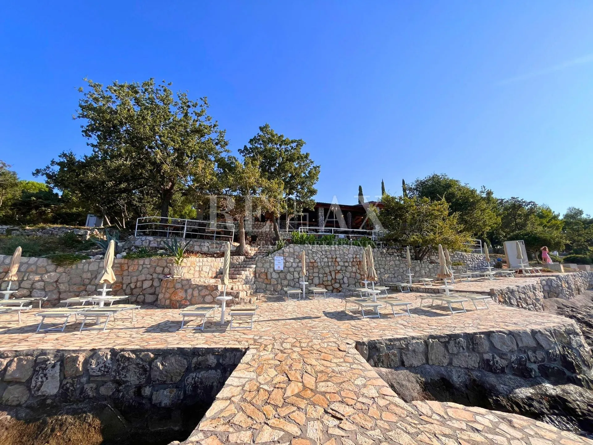 novi vinodolski - restoran u prvom redu do mora - slika 7