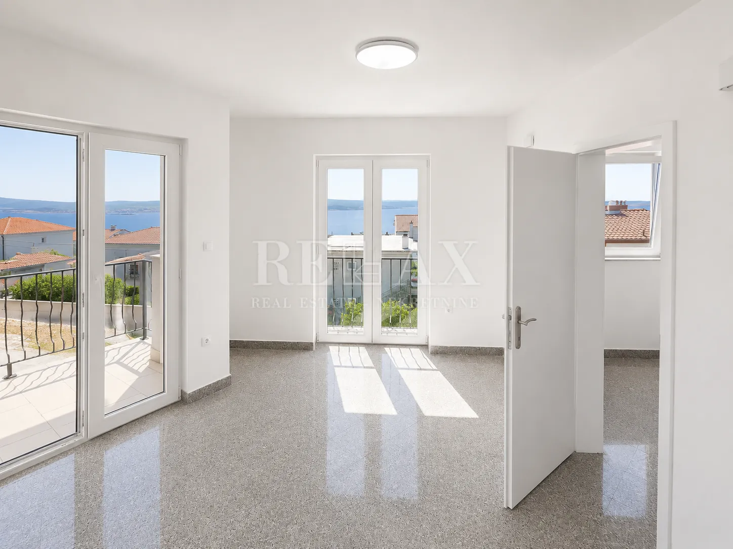 Crikvenica - adaptirani stan s lođom
