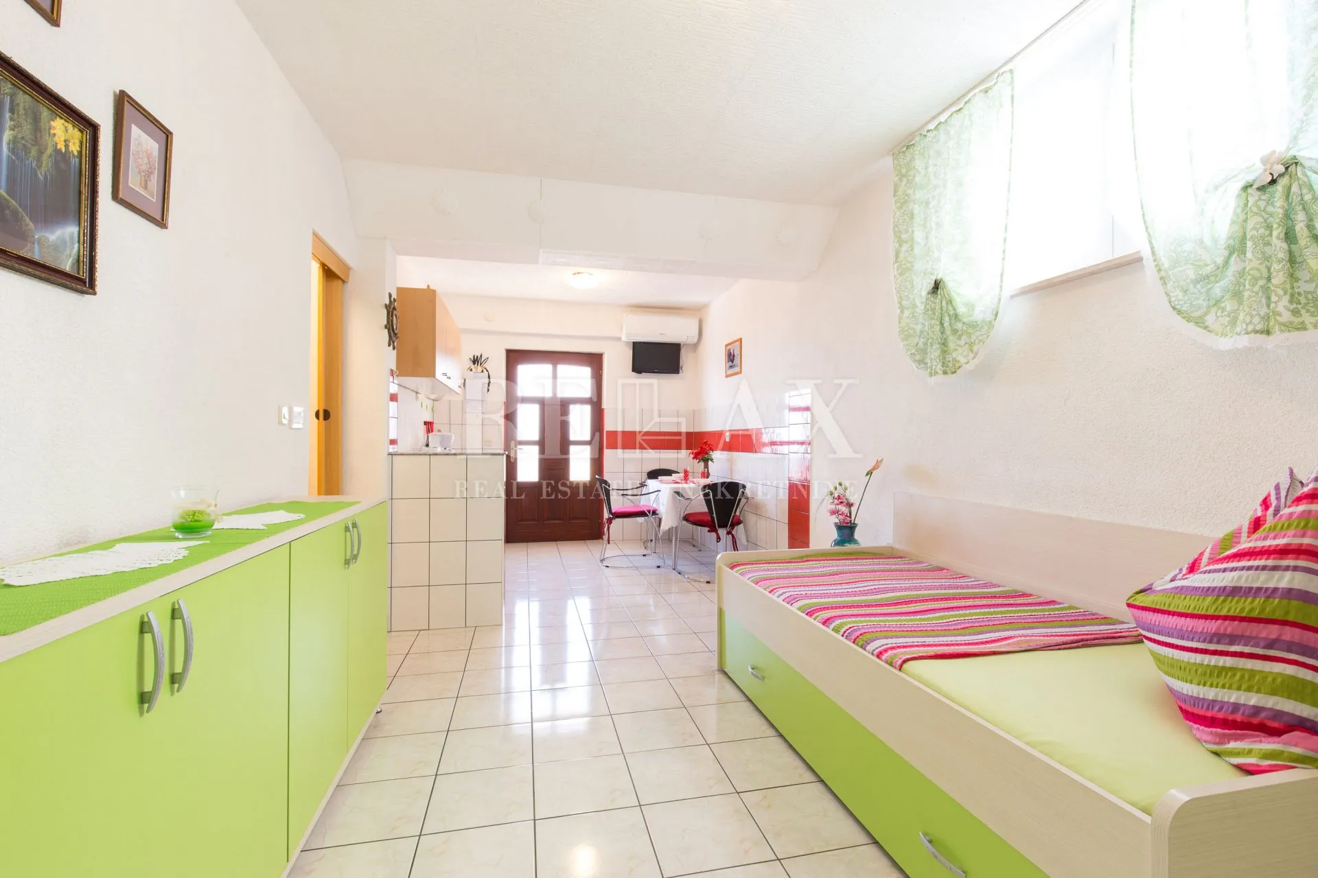 crikvenica - kuća sa 6 stanova, bazen - slika 67