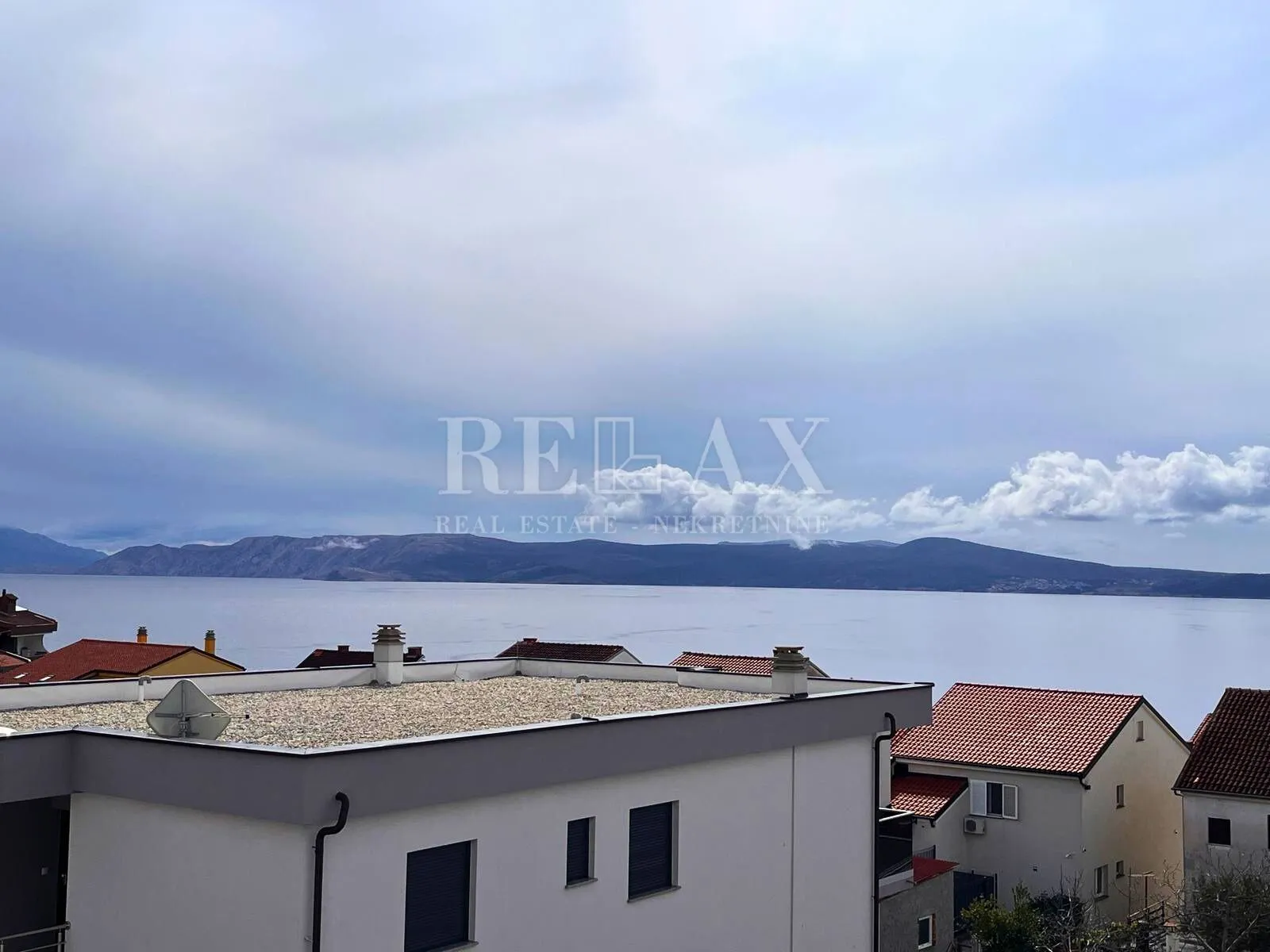 crikvenica - moderan stan s galerijom - slika 12