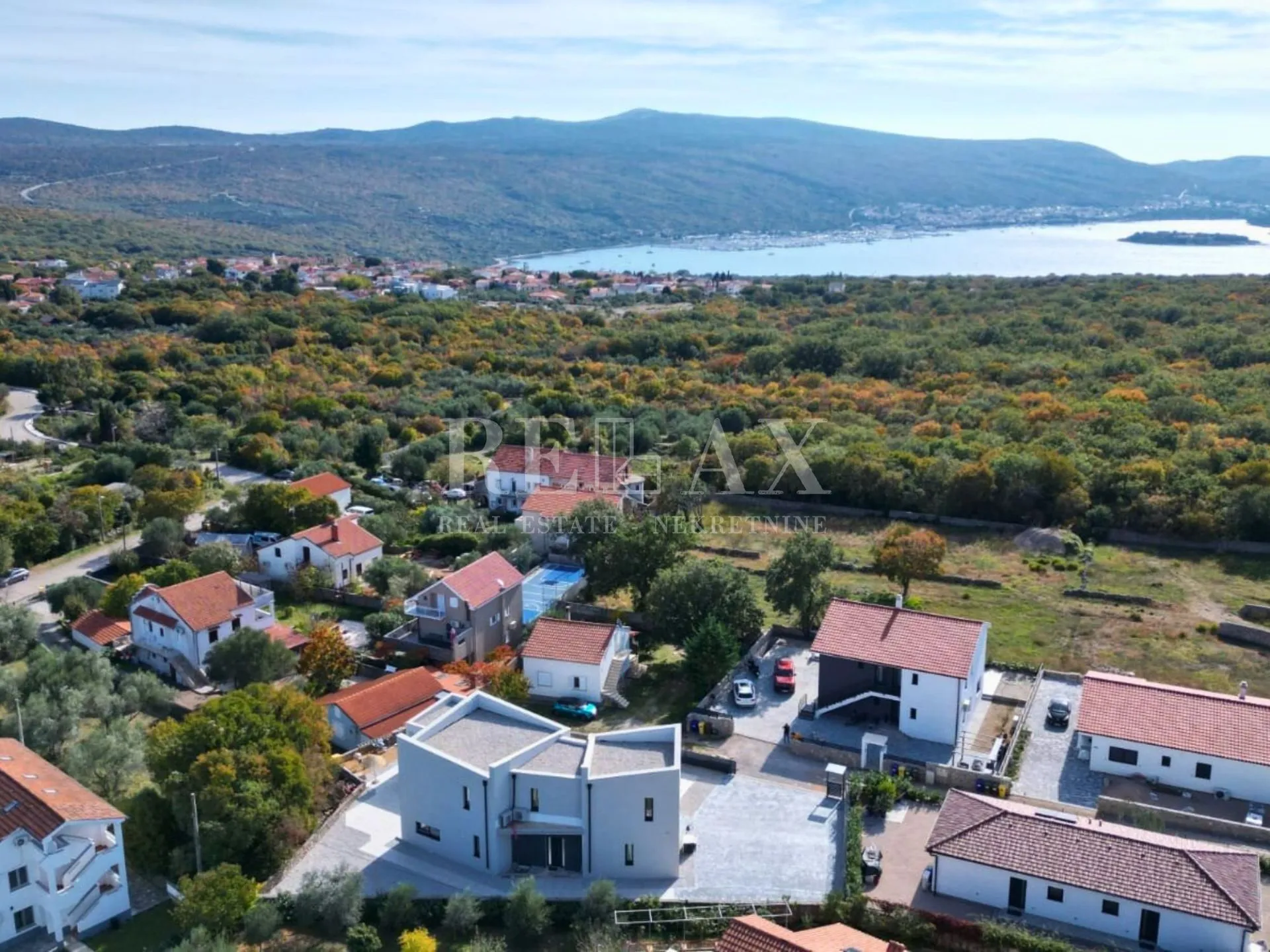 otok krk, muraj - luksuzno opremljena vila s bazenom - slika 4