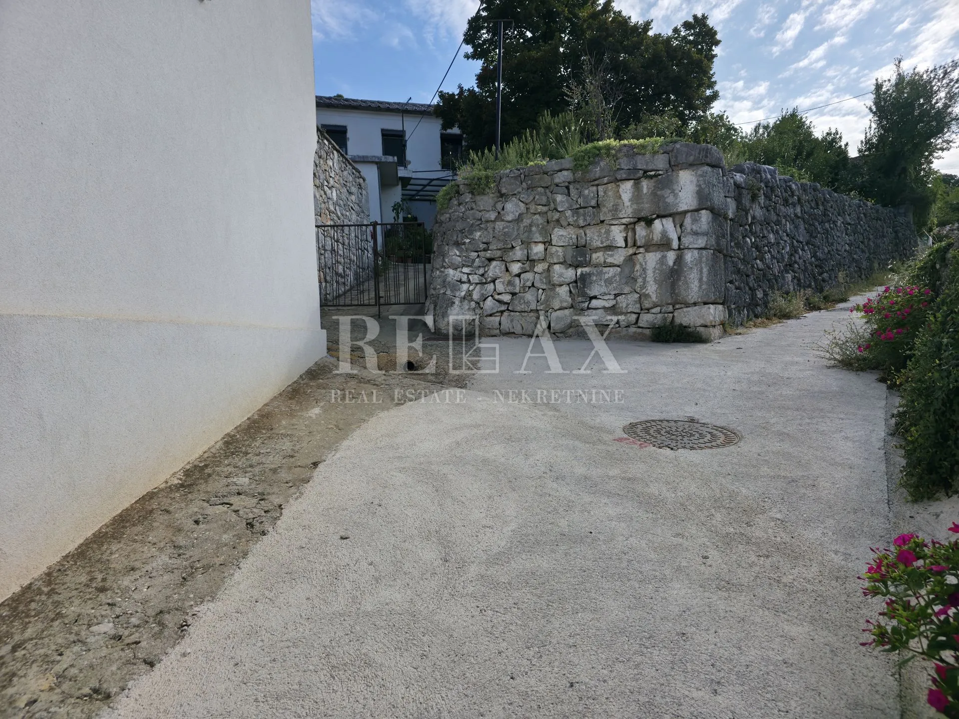 crikvenica - sniženo ! starina za kompletnu adaptaciju - slika 11