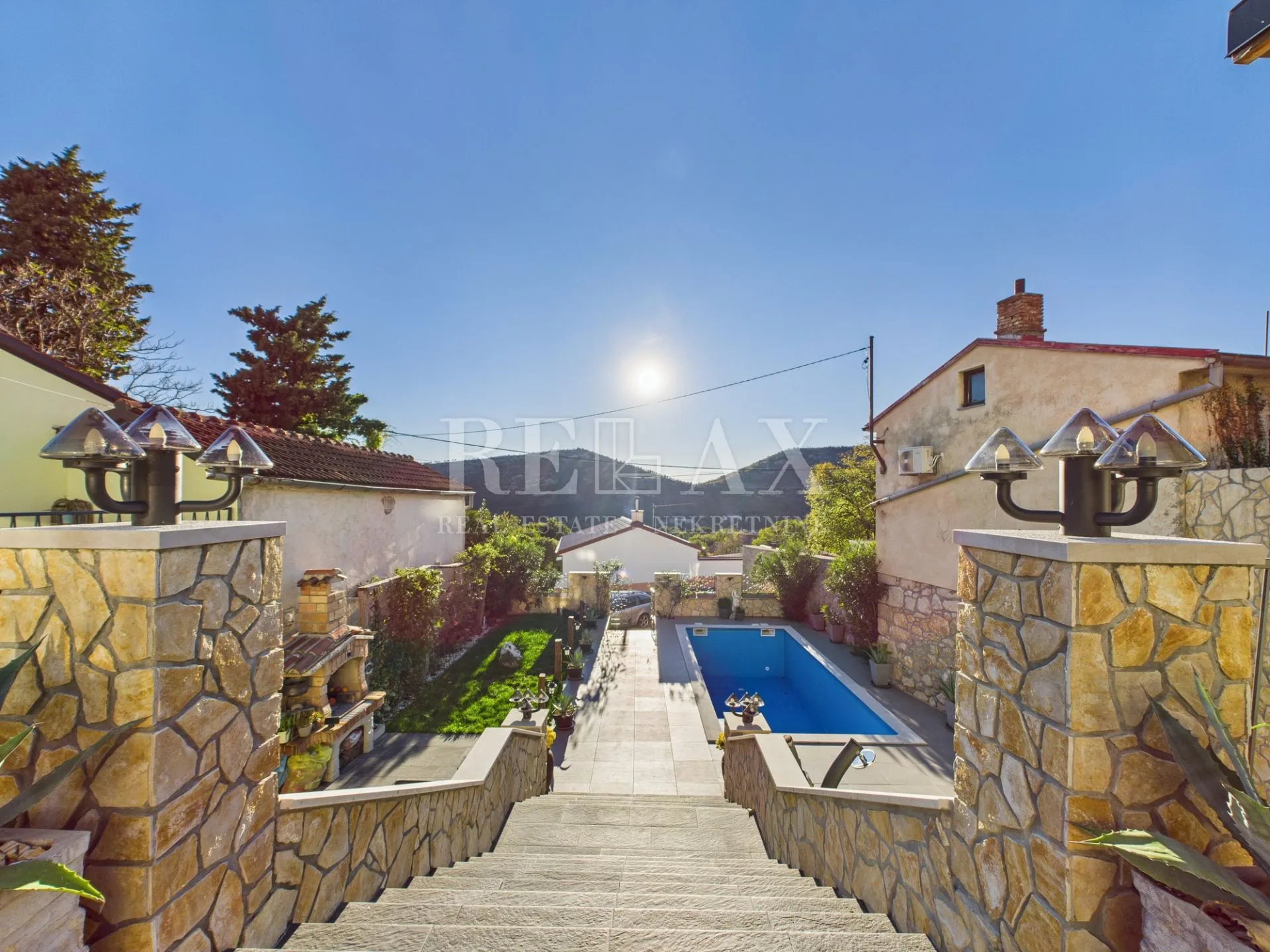 bribir - kuća s bazenom i tri apartmana - slika 4