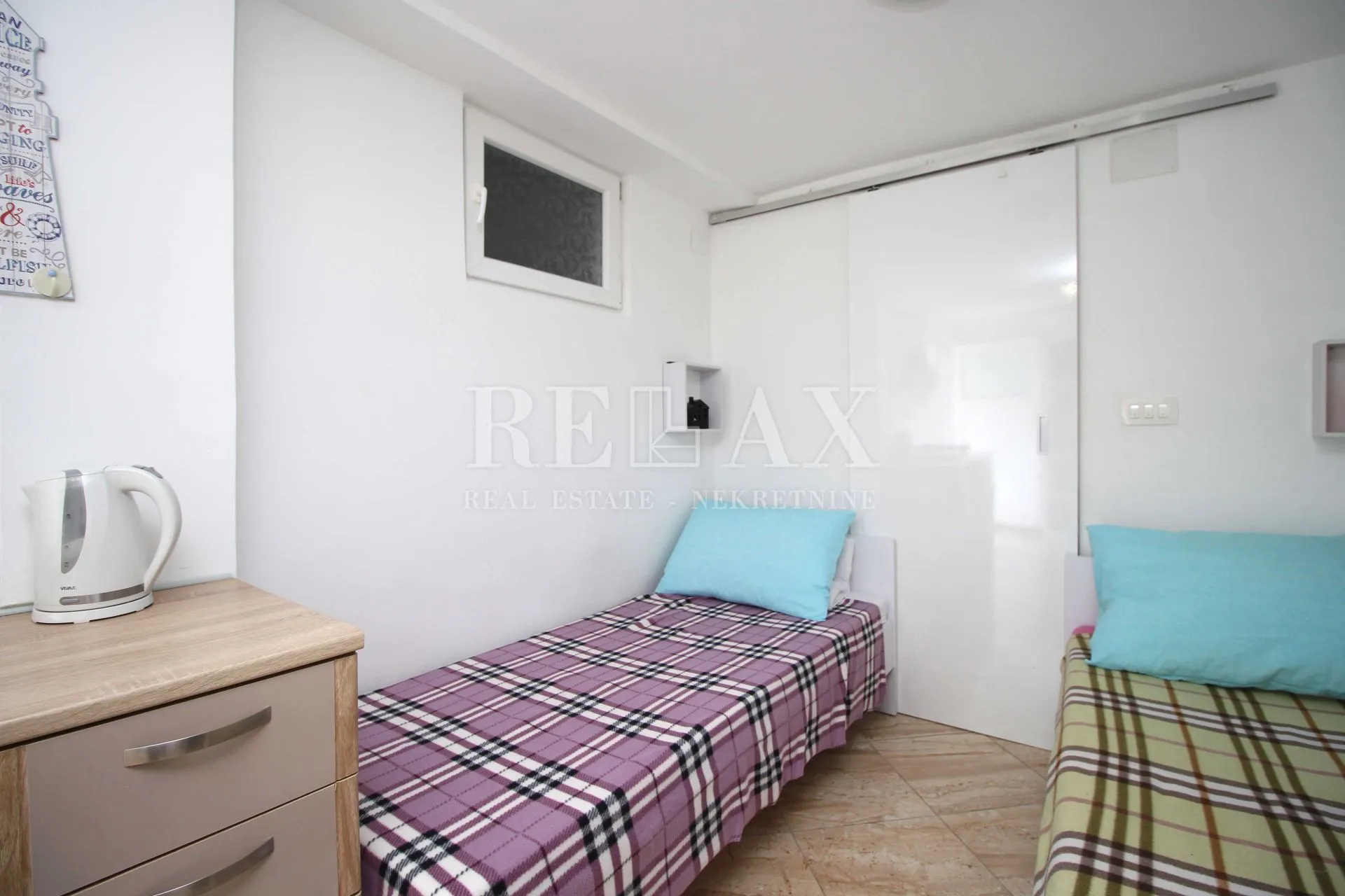 crikvenica - etaža sa tri apartmana u centru grada - slika 16