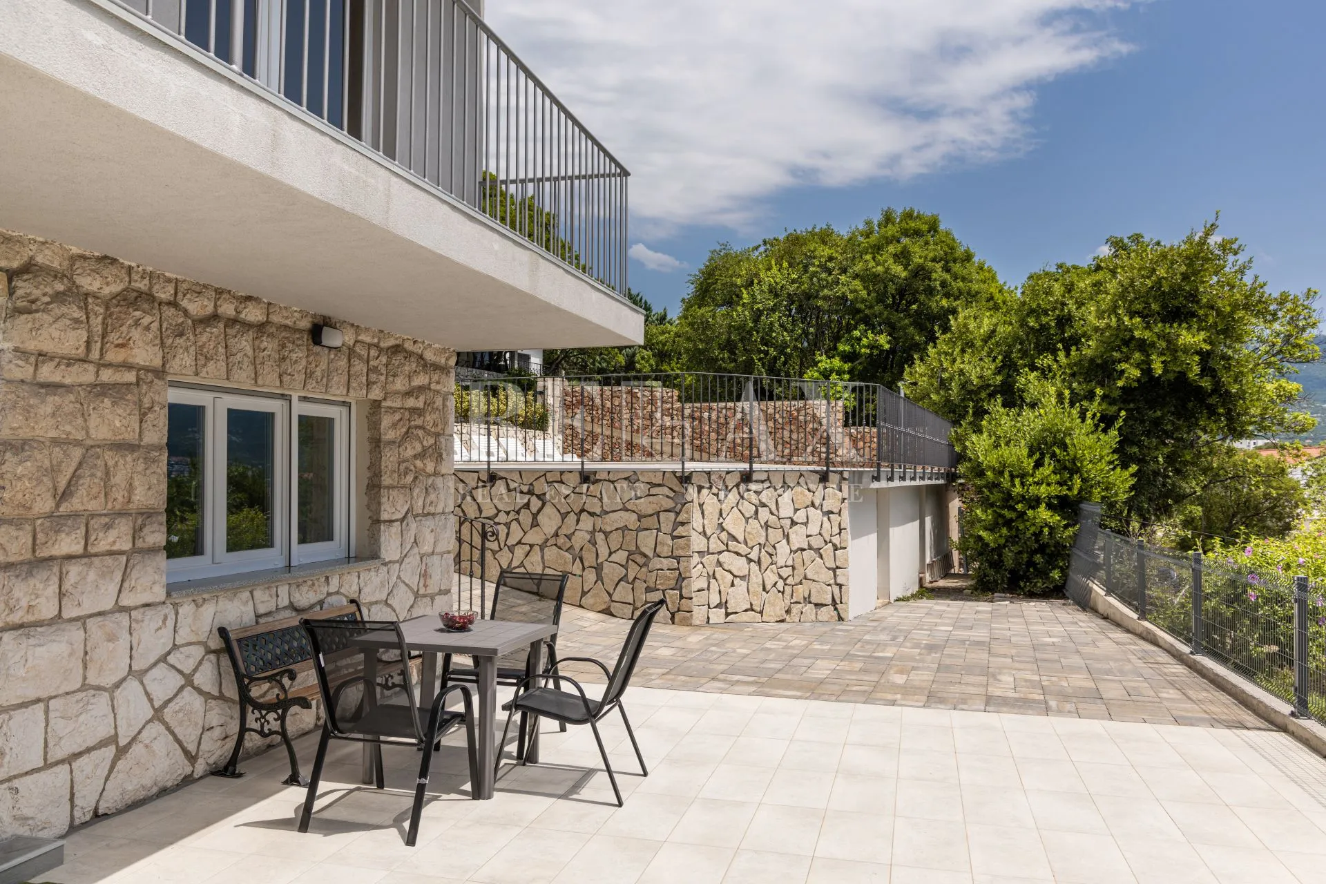 povile - vila s bazenom, nadomak mora - slika 33