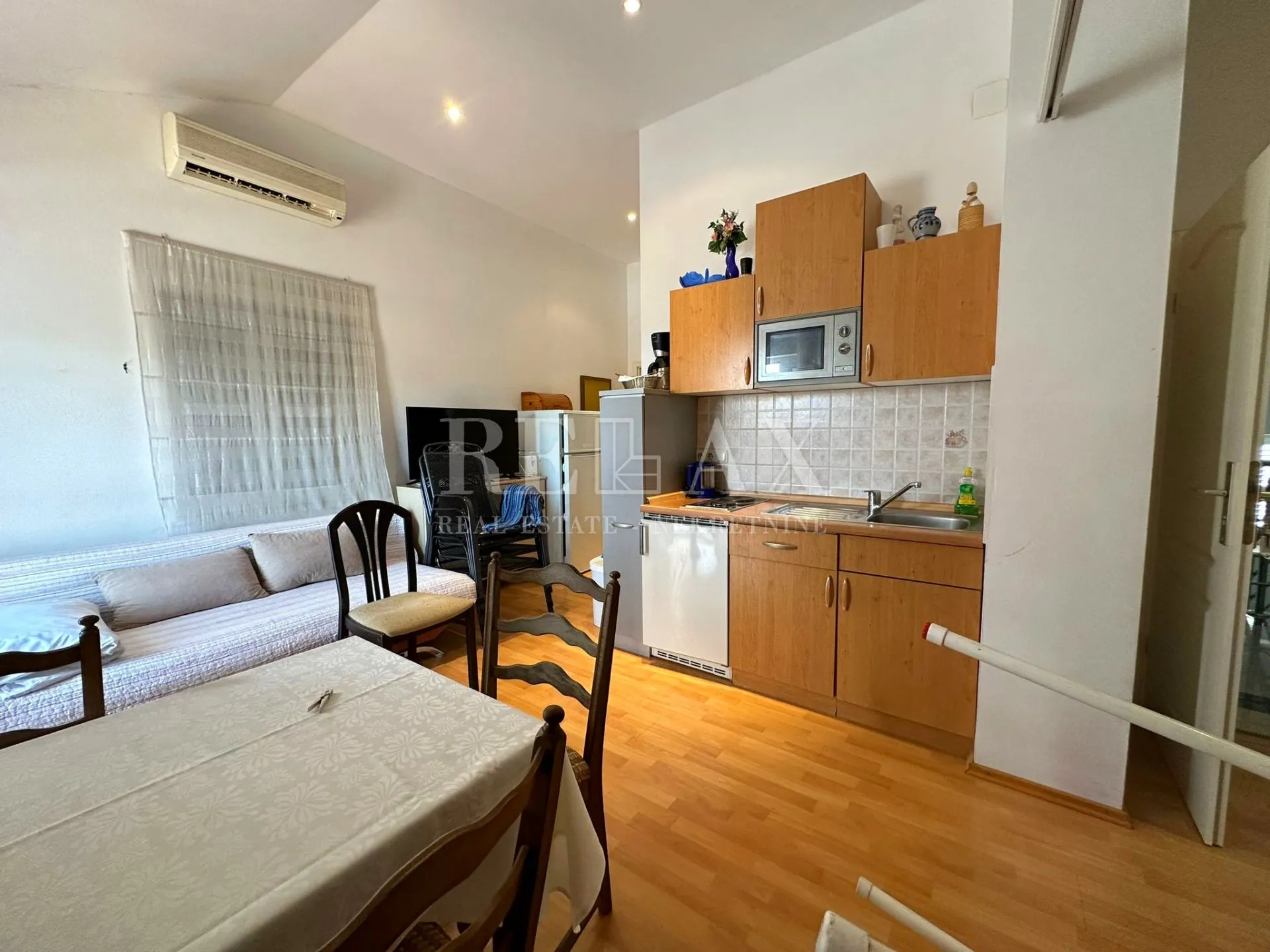 crikvenica- kuća u širem centru sa 7 apartmana - slika 44