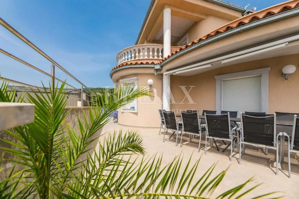 crikvenica - elegantna vila s panoramskim pogledom i bazenom - slika 47