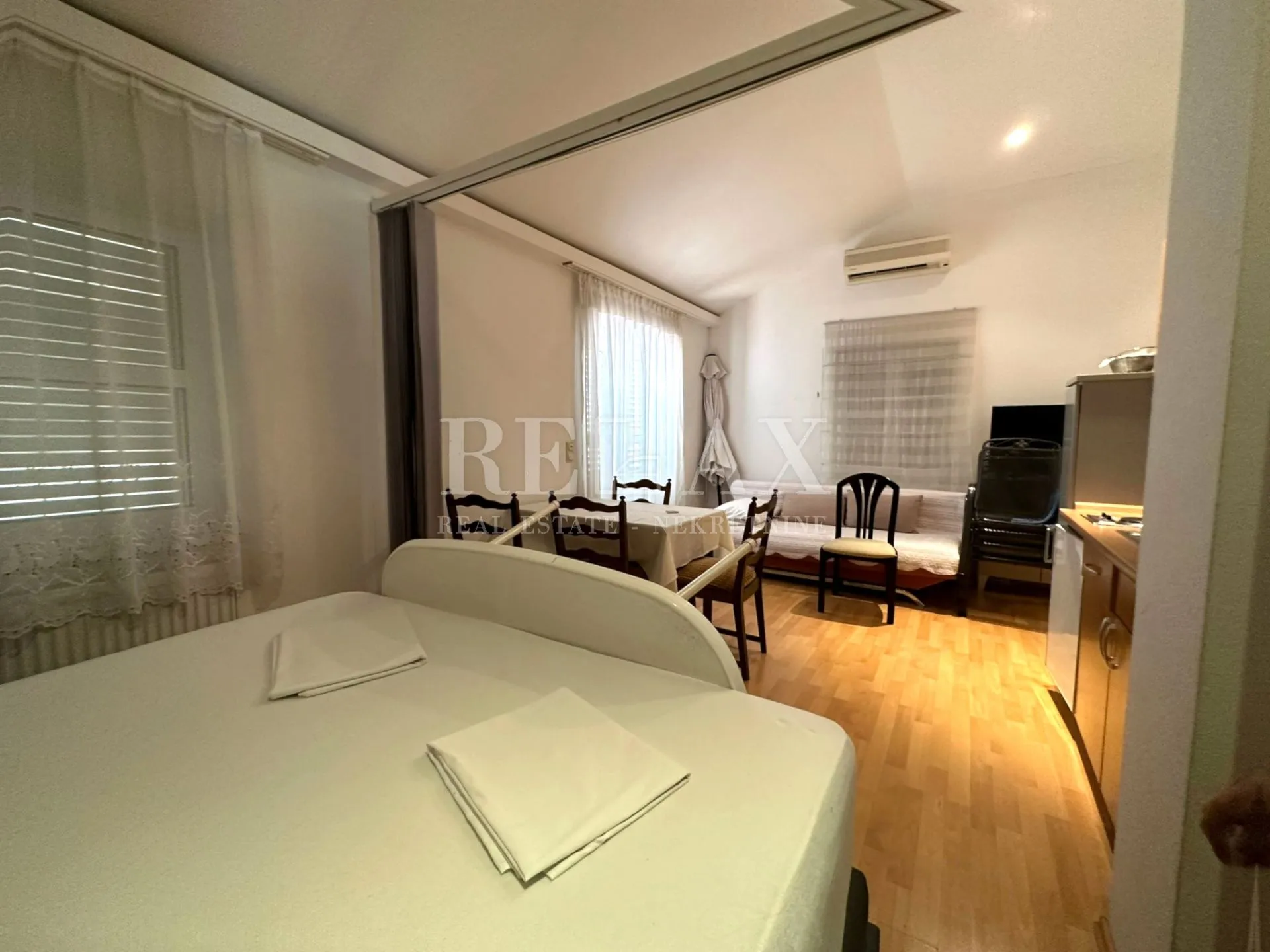 crikvenica- kuća u širem centru sa 7 apartmana - slika 46