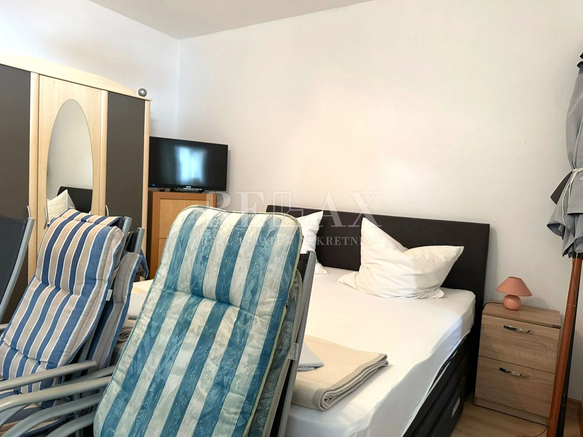 crikvenica- kuća u širem centru sa 7 apartmana - slika 60