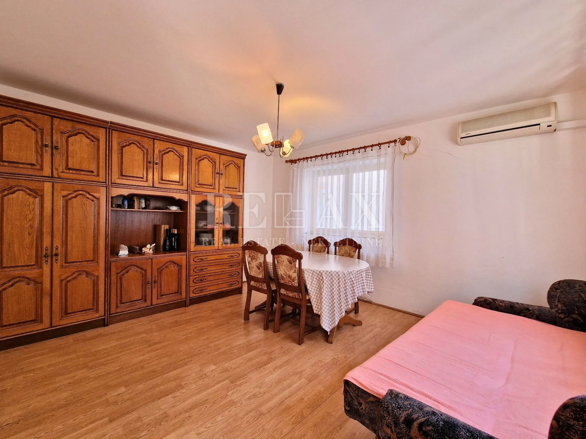novi vinodolski - kuća s okućnicom u centru - slika 8