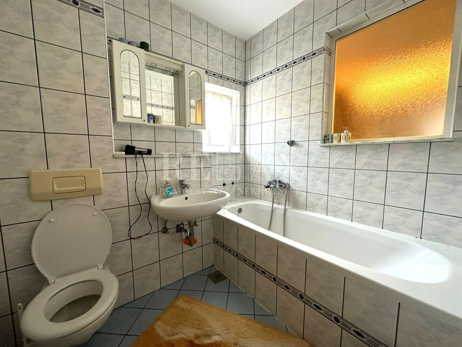 crikvenica- kuća u širem centru sa 7 apartmana - slika 32