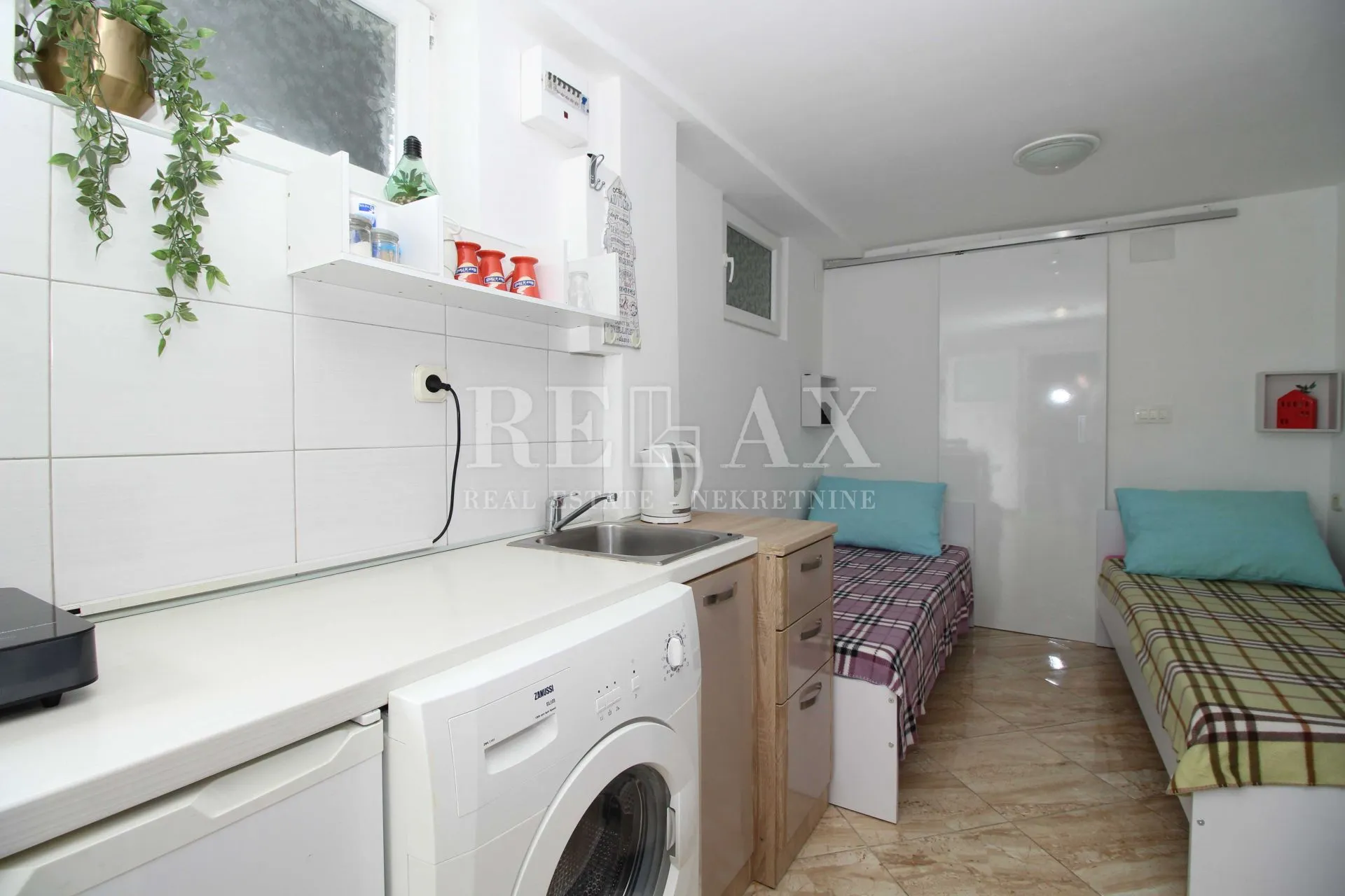 crikvenica - etaža sa tri apartmana u centru grada - slika 18