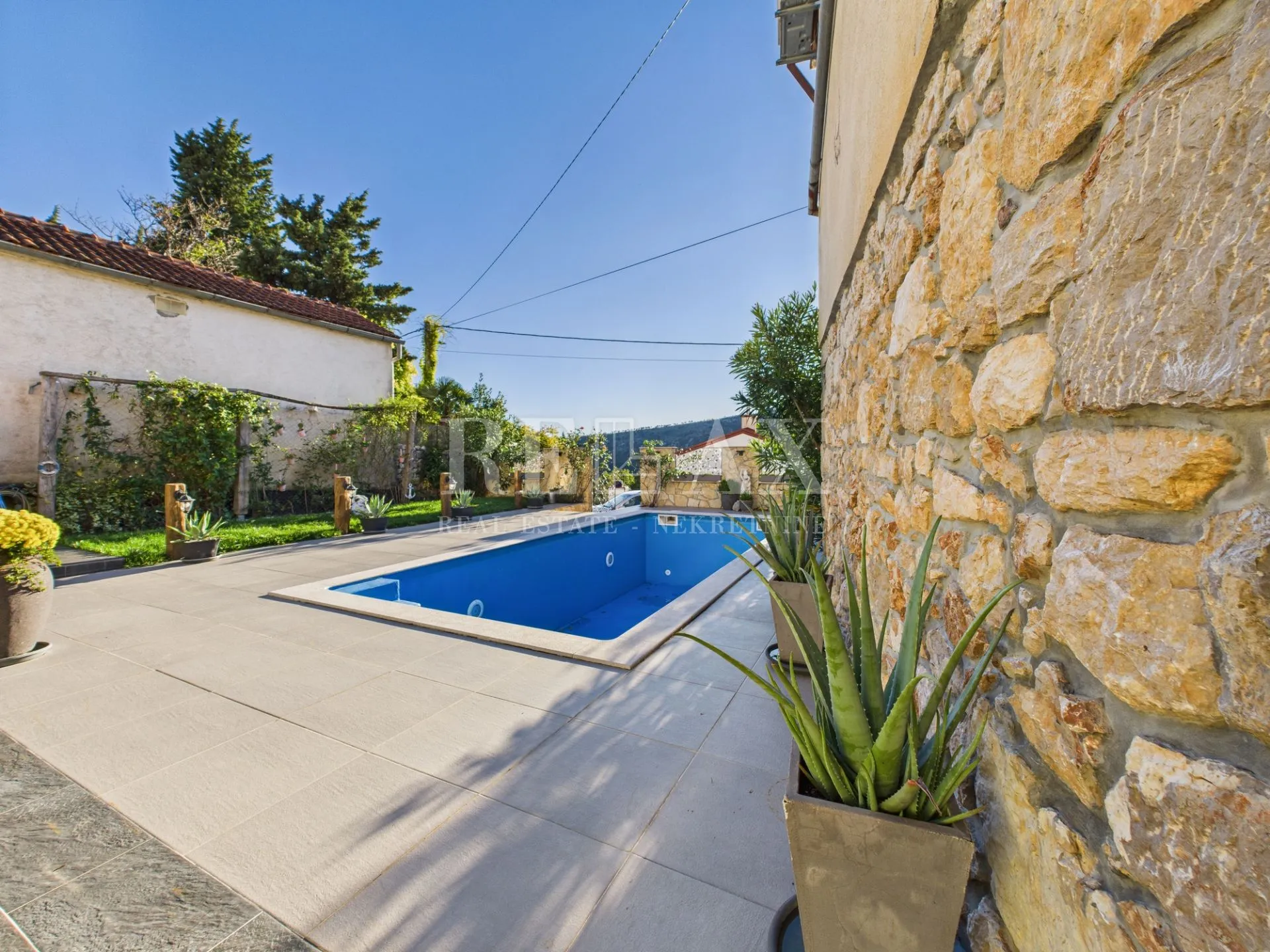 bribir - kuća s bazenom i tri apartmana - slika 31