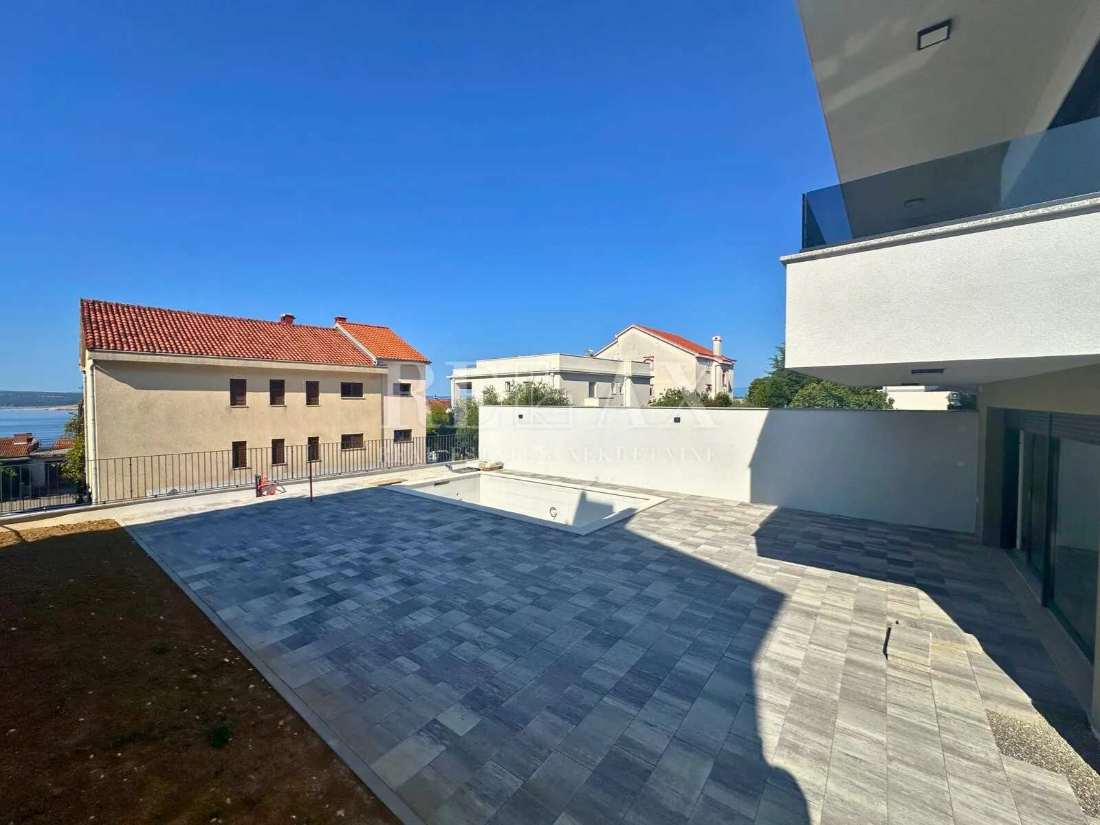 dramalj - novogradnja, dvoetažni stan s bazenom - slika 3