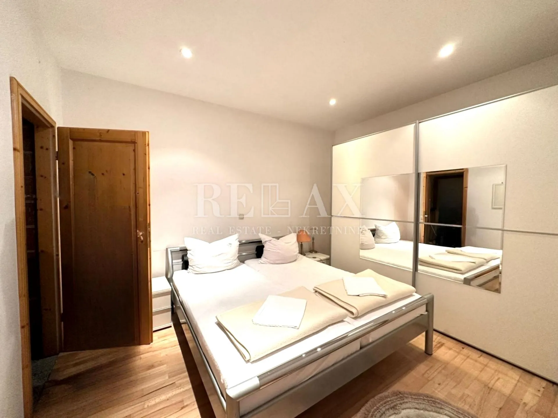 crikvenica- kuća u širem centru sa 7 apartmana - slika 7