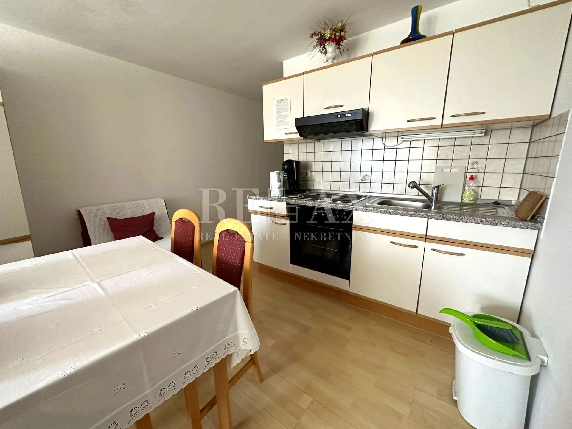 crikvenica- kuća u širem centru sa 7 apartmana - slika 51