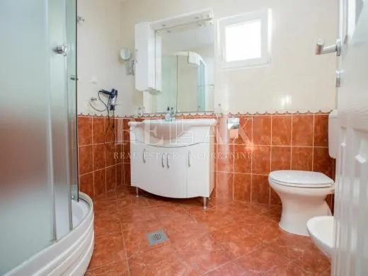 crikvenica,dramalj - kuća sa 7 apartmana - slika 36