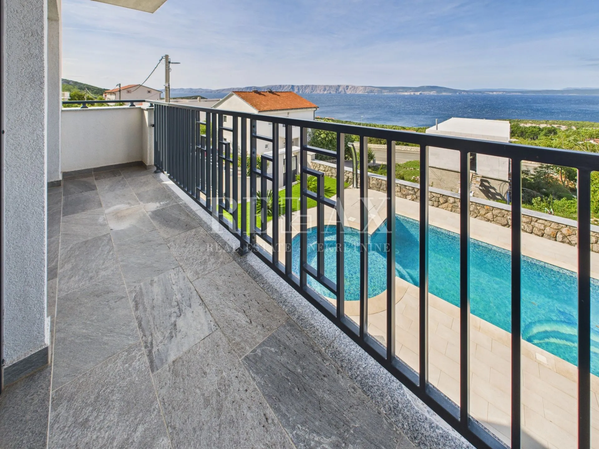 klenovica - moderna vila s bazenom - slika 28