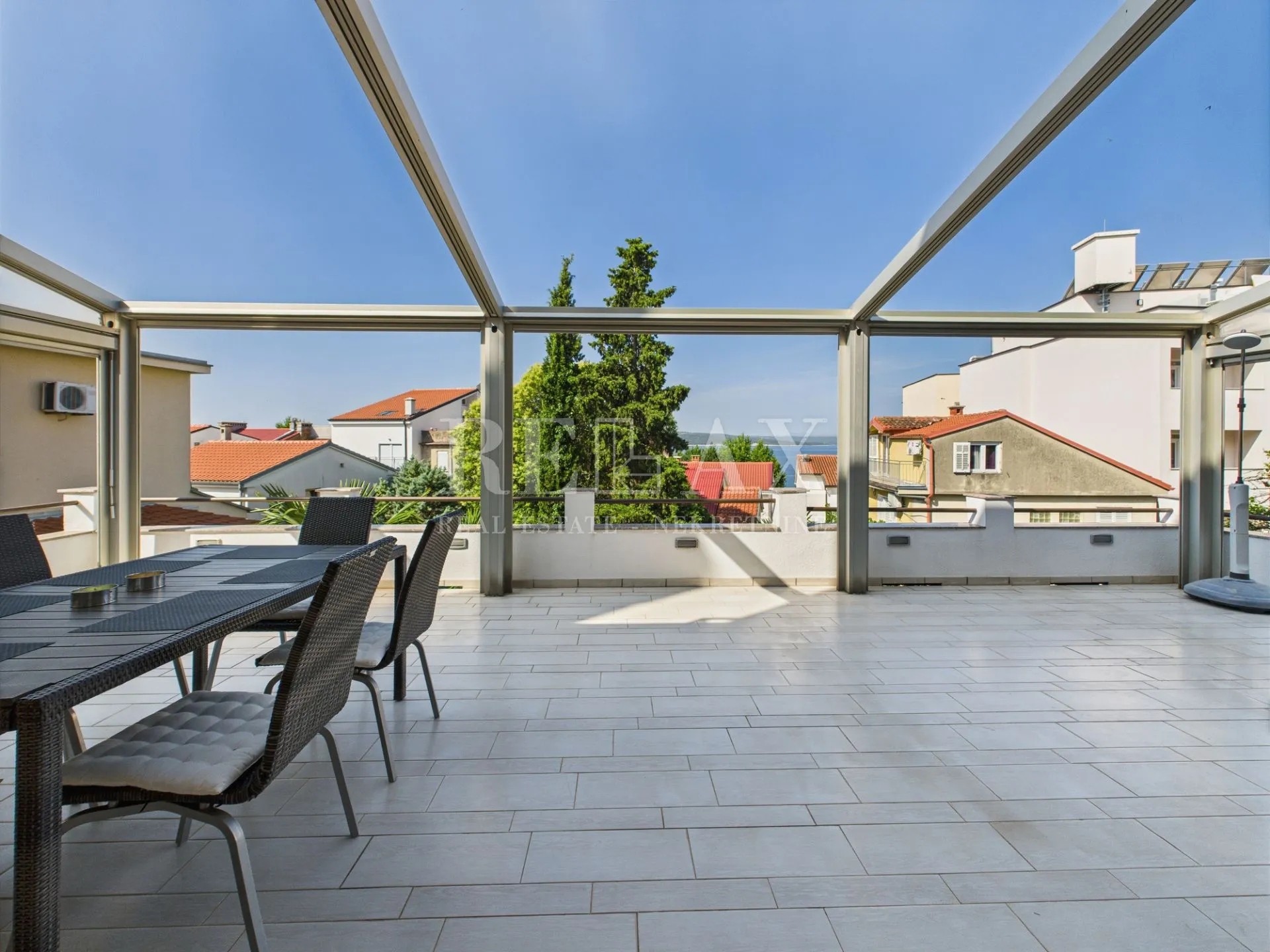 crikvenica - stan s velikom terasom, 90 m od plaže - slika 2