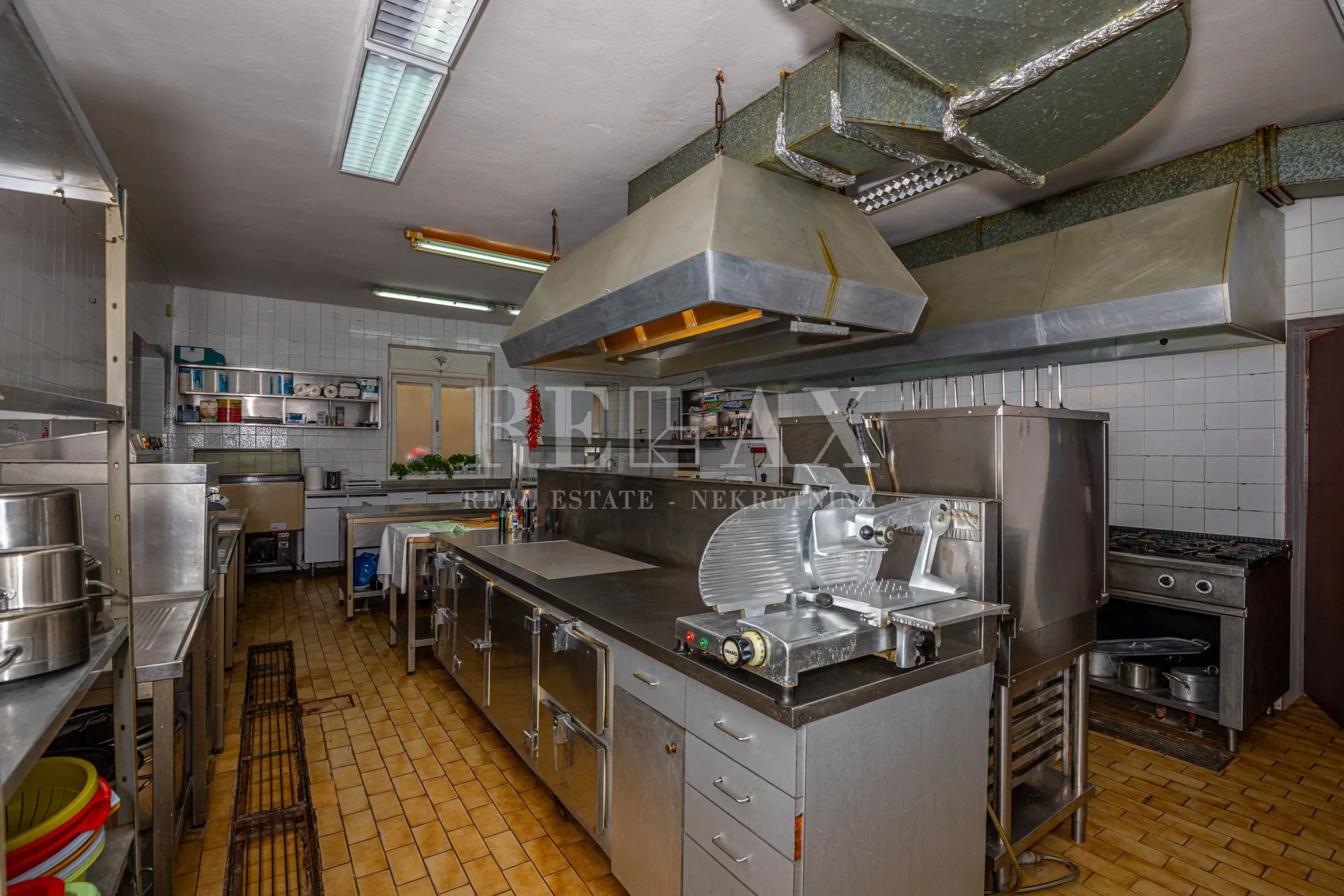 crikvenica - kuća s restoranom na top lokaciji - slika 90