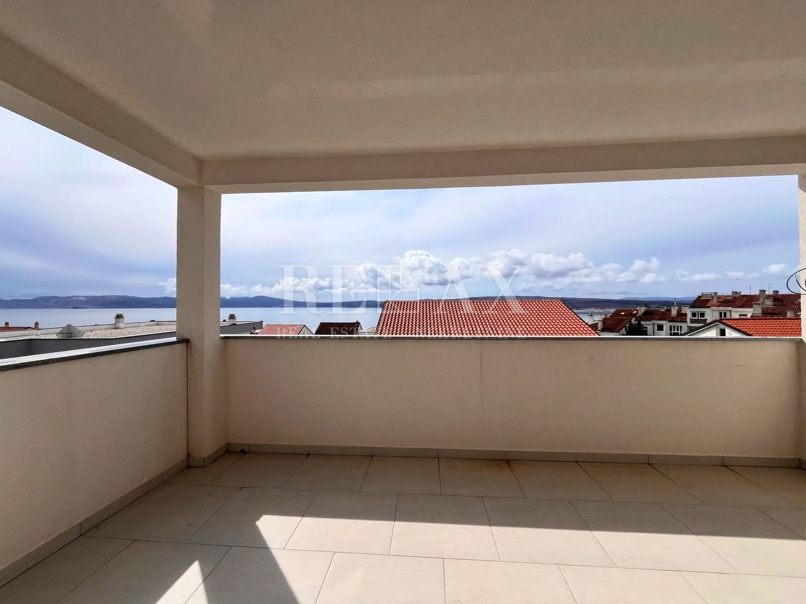 crikvenica - moderan stan s galerijom - slika 11