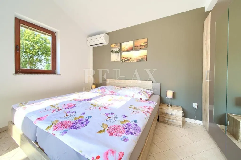 otok krk, malinska - kamena vila s bazenom - slika 19