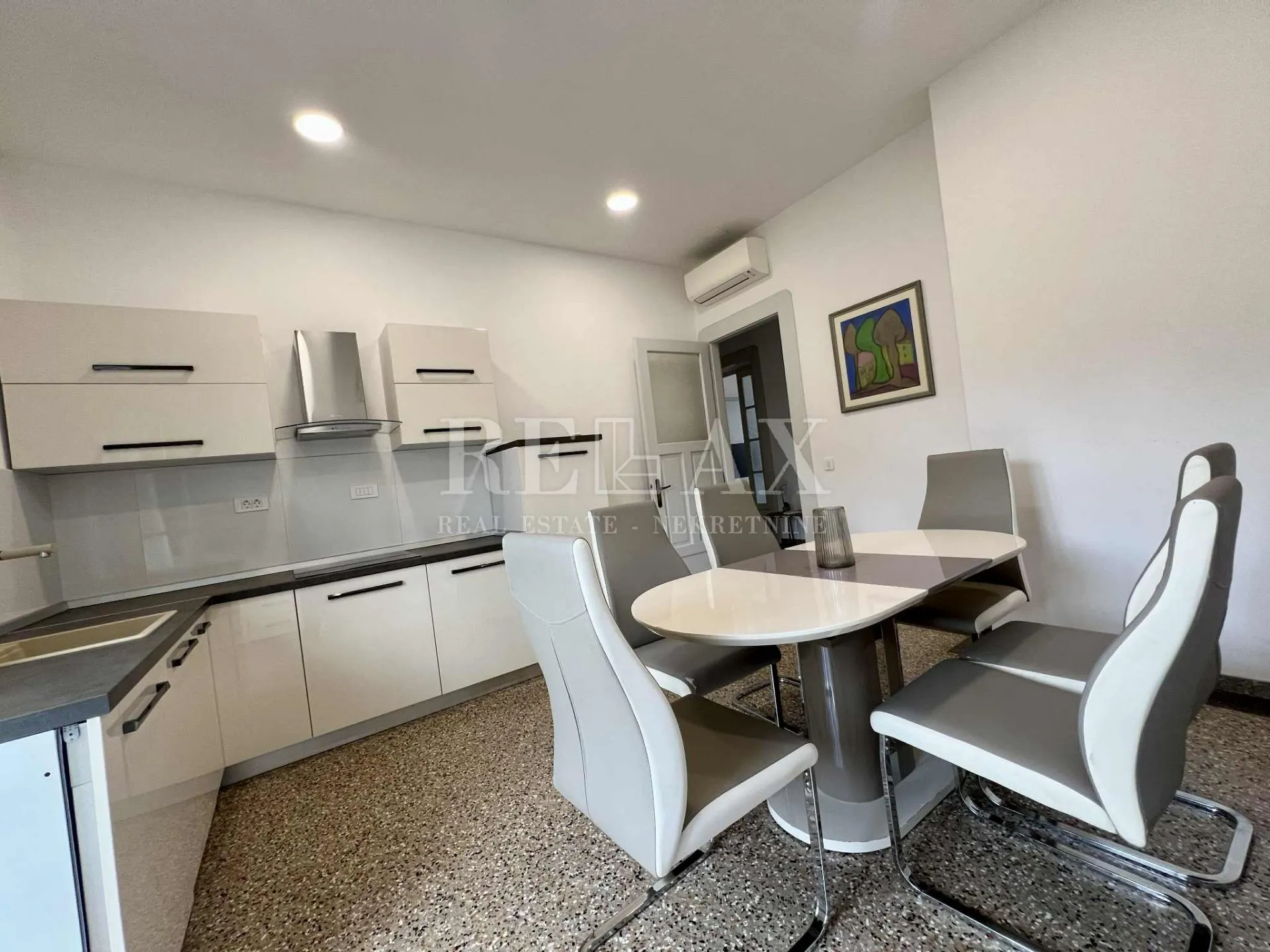 rijeka, potok - gospodski trosobni stan 114 m2 - slika 7