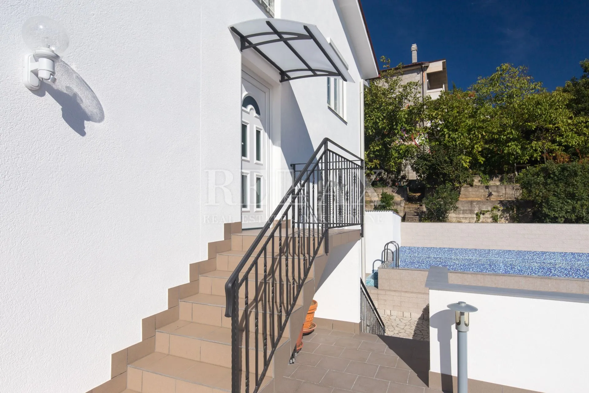 crikvenica - kuća sa 6 stanova, bazen - slika 38