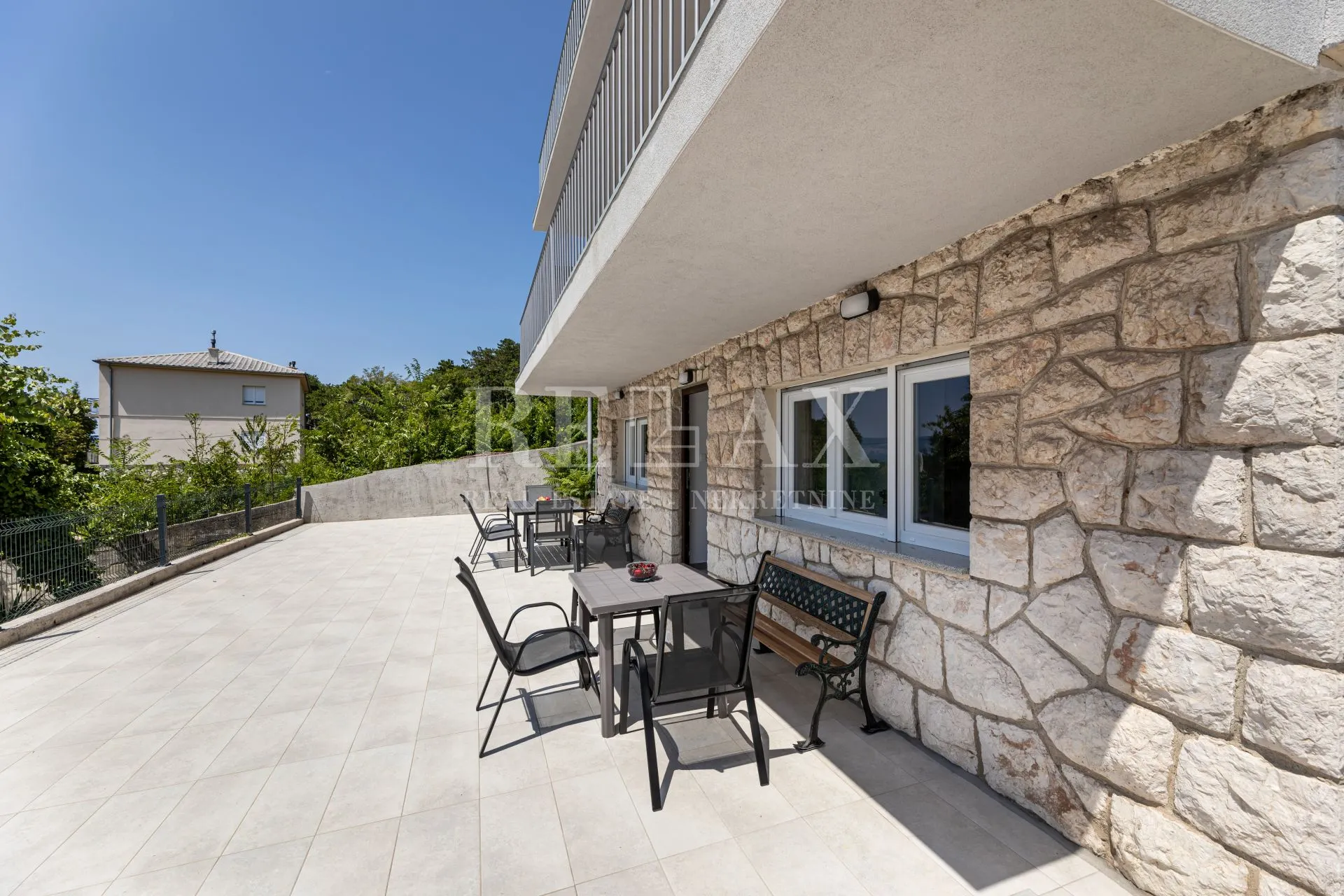 povile - vila s bazenom, nadomak mora - slika 31