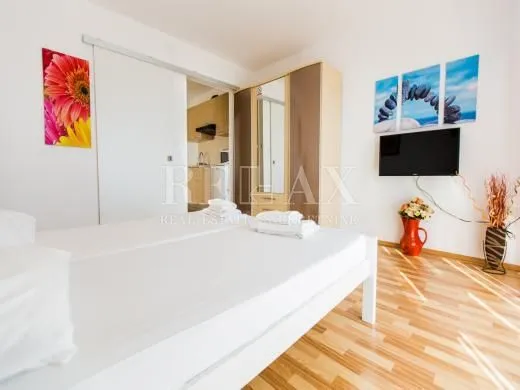 crikvenica,dramalj - kuća sa 7 apartmana - slika 43