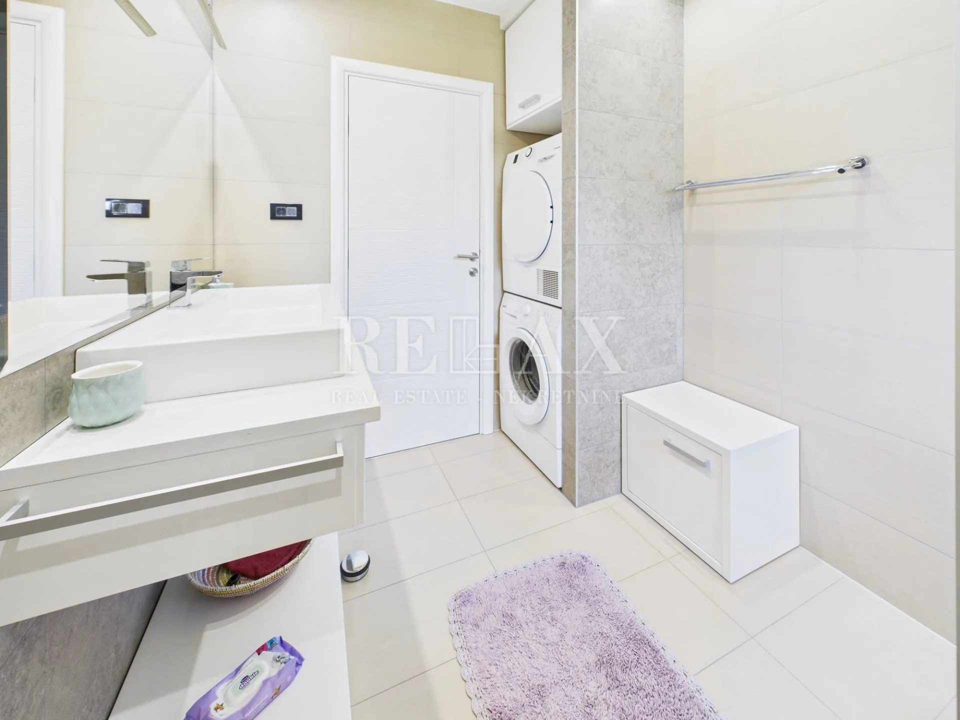 klenovica - moderna vila s bazenom - slika 42