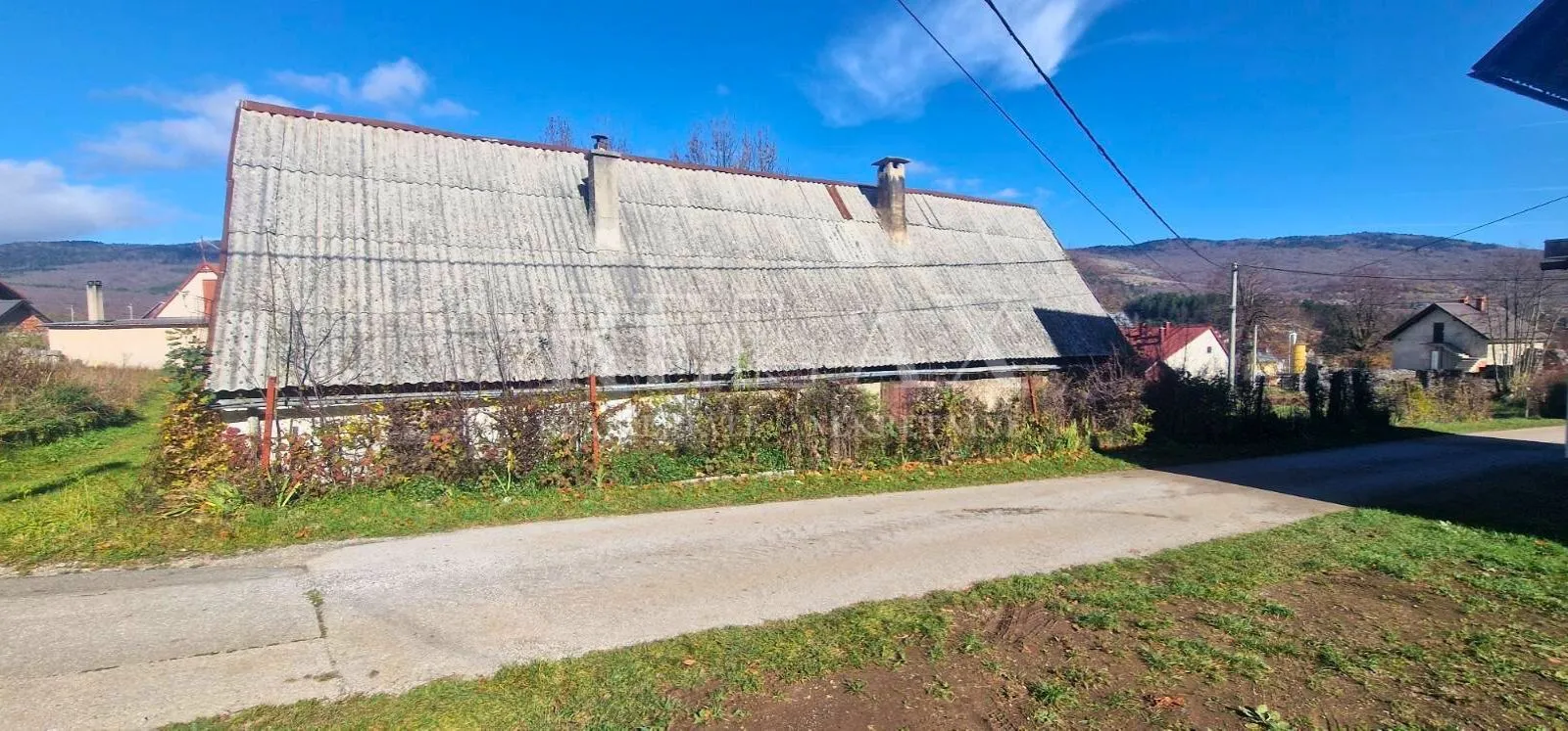 krasno - kuća za adaptaciju sa zemljištem i dva objekta - slika 6