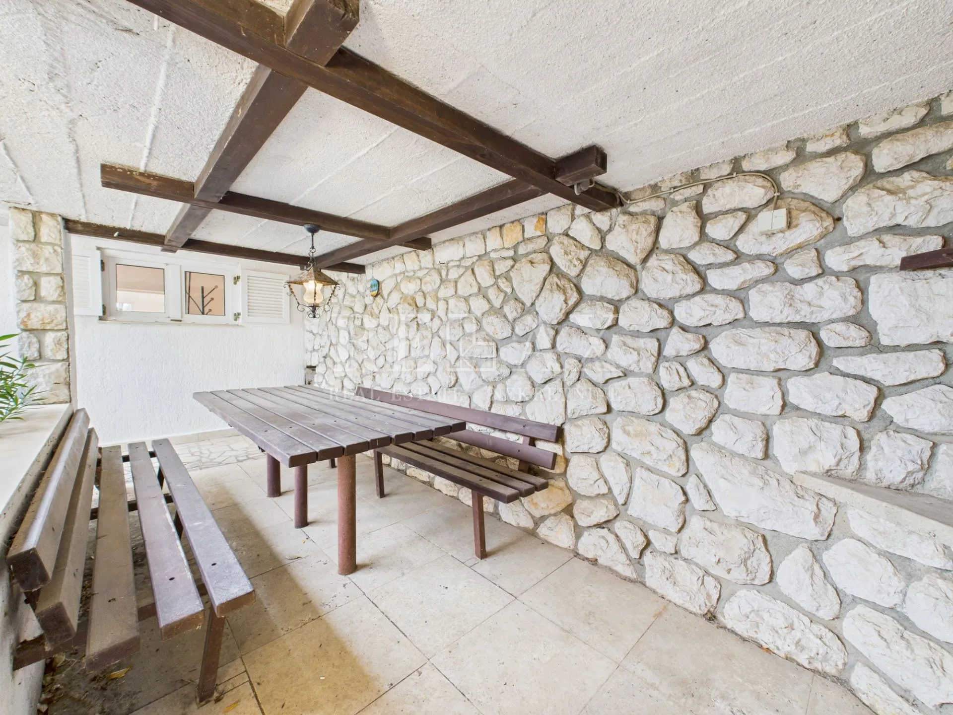 novi vinodolski - kuća u drugom redu do mora - slika 3