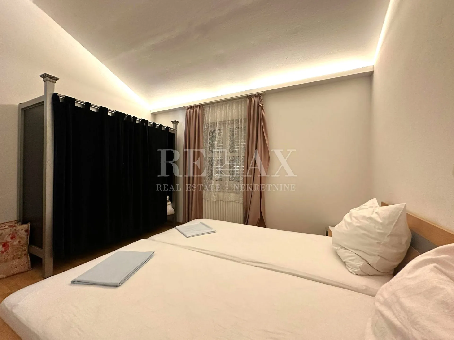crikvenica- kuća u širem centru sa 7 apartmana - slika 40