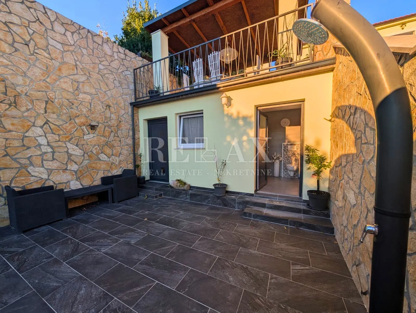 bribir - kuća s bazenom i tri apartmana - slika 34