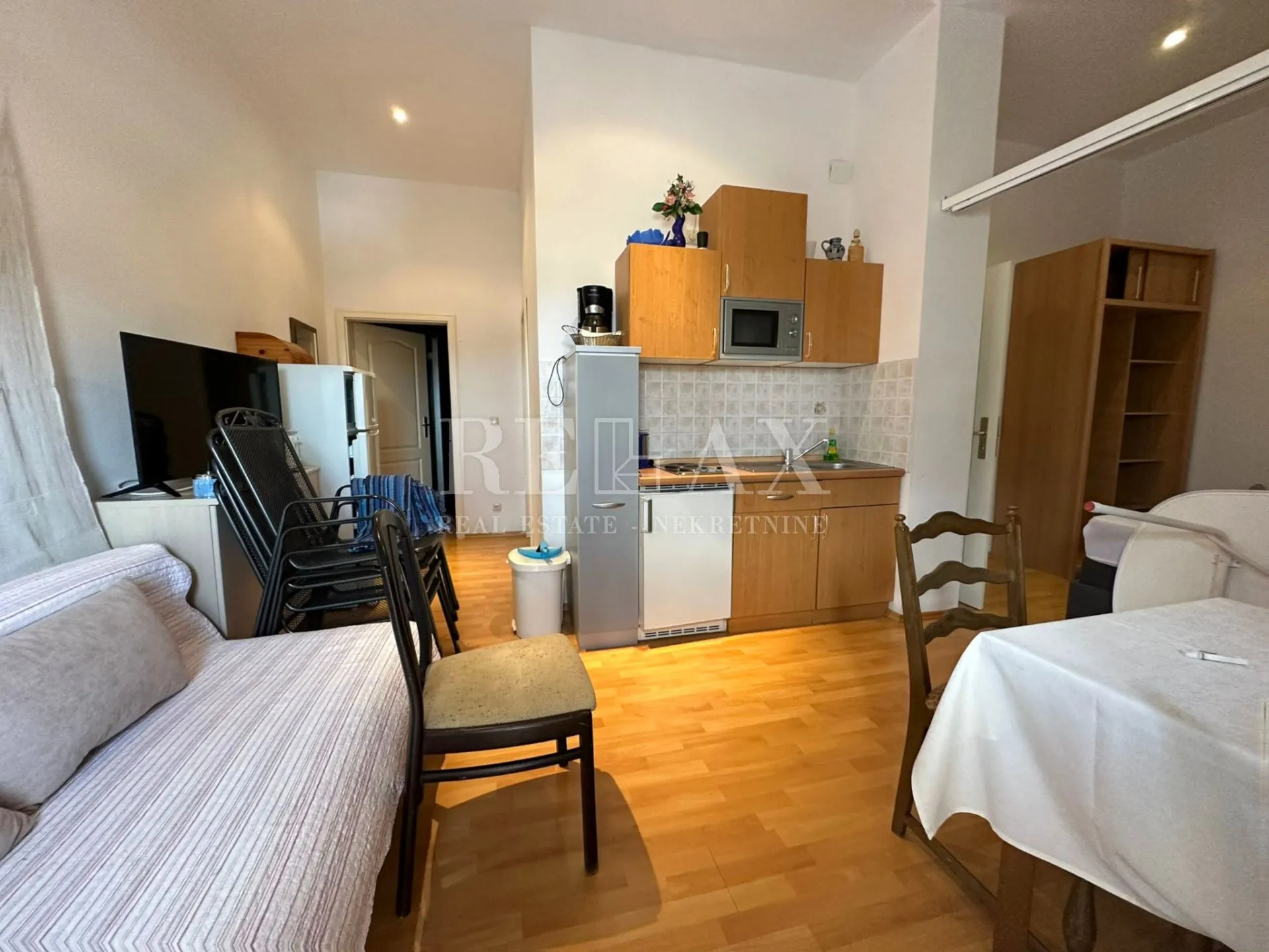 crikvenica- kuća u širem centru sa 7 apartmana - slika 39