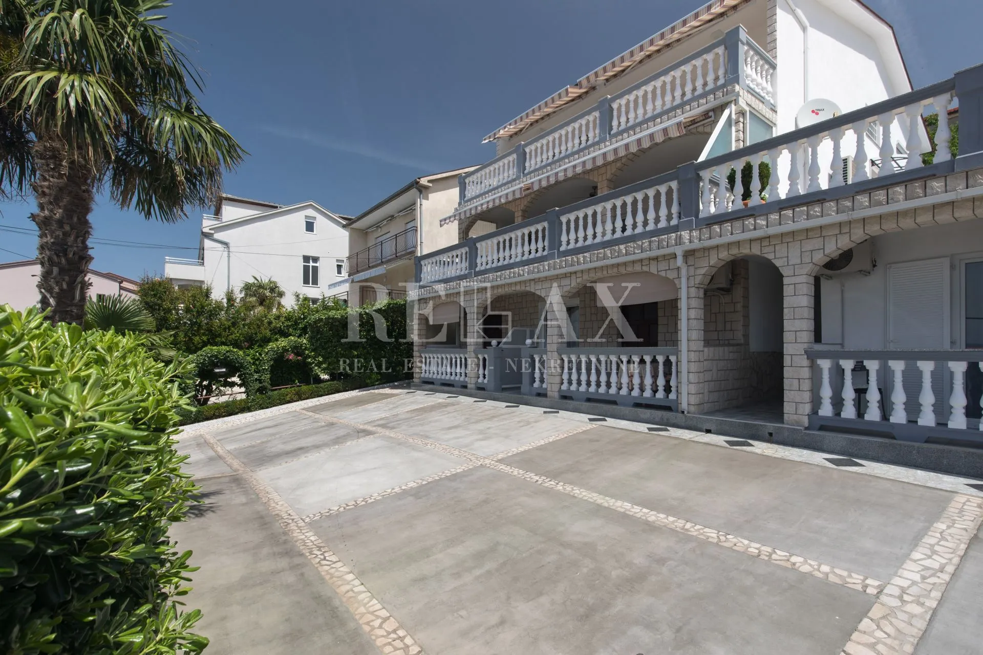 Crikvenica - kuća sa 6 stanova, bazen