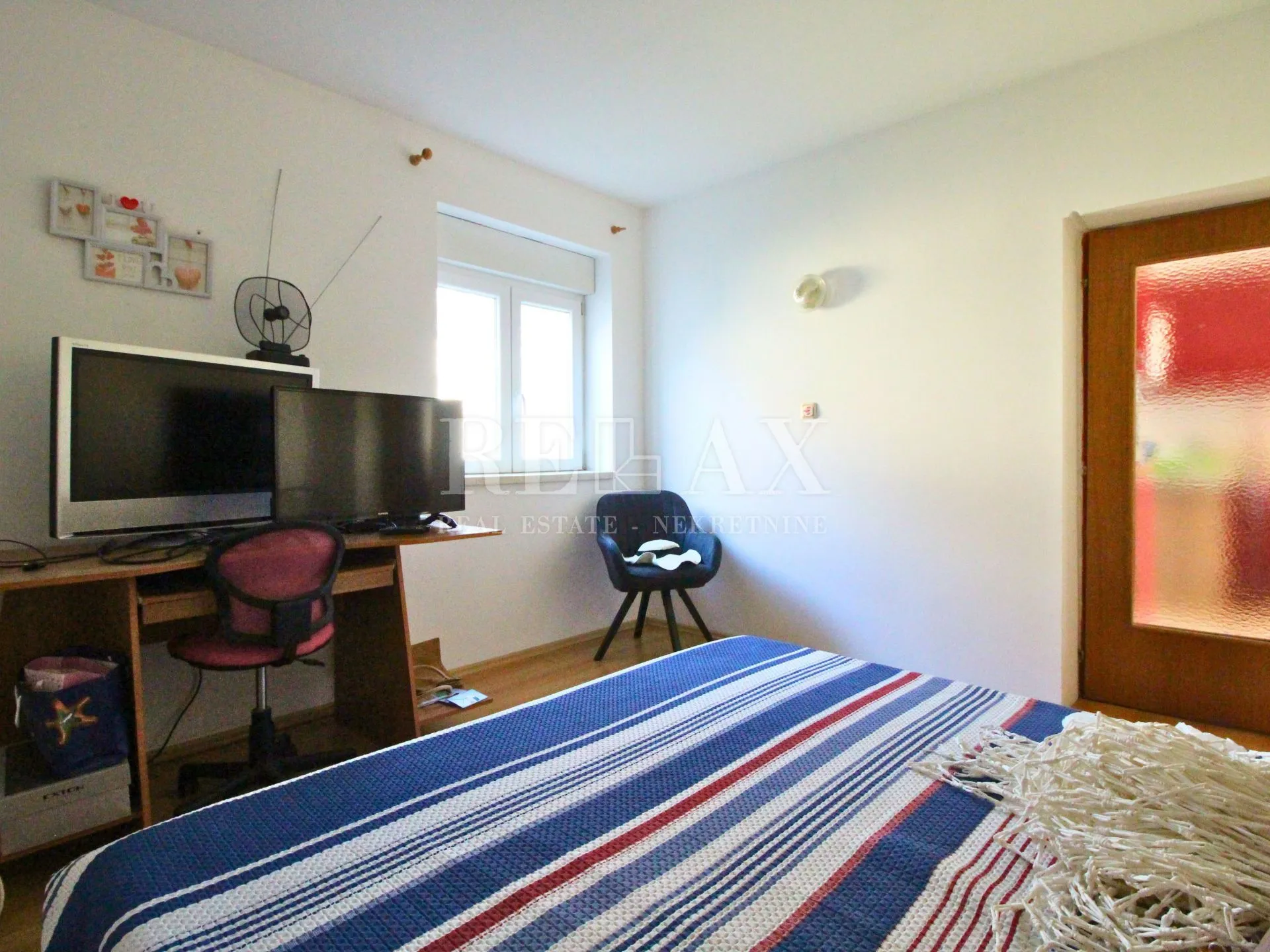 jadranovo - samostojeća kuća s 3 apartmana - slika 39