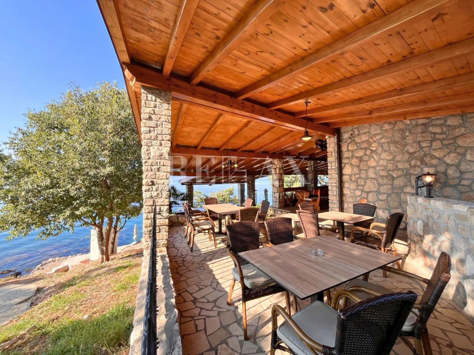 novi vinodolski - restoran u prvom redu do mora - slika 6