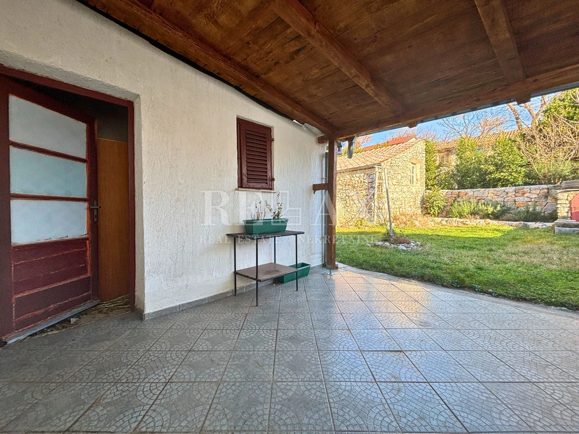 jadranovo - samostojeća kuća s 3 apartmana - slika 8