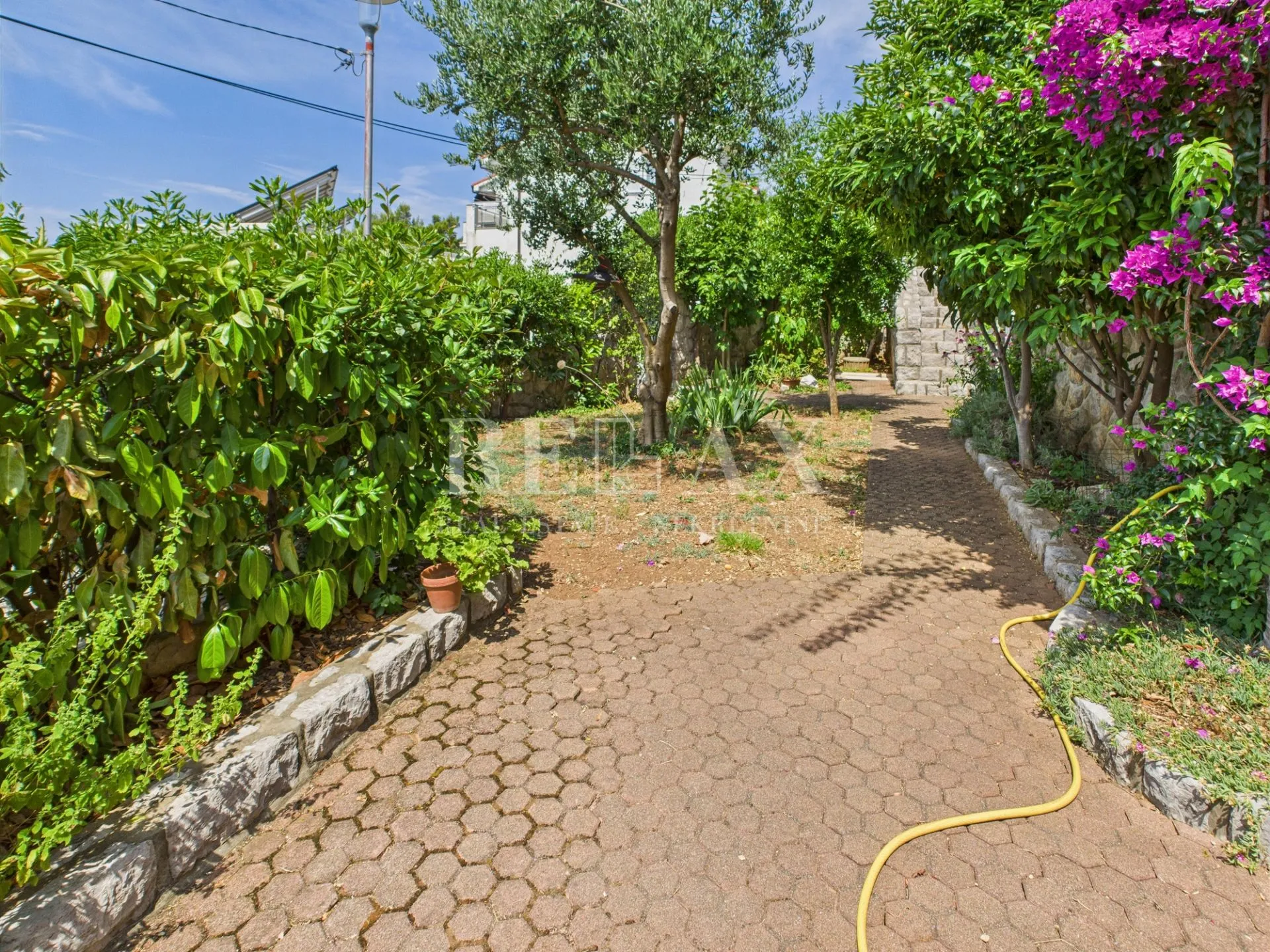 crikvenica - prostrana kuća s uređenom okućnicom - slika 35